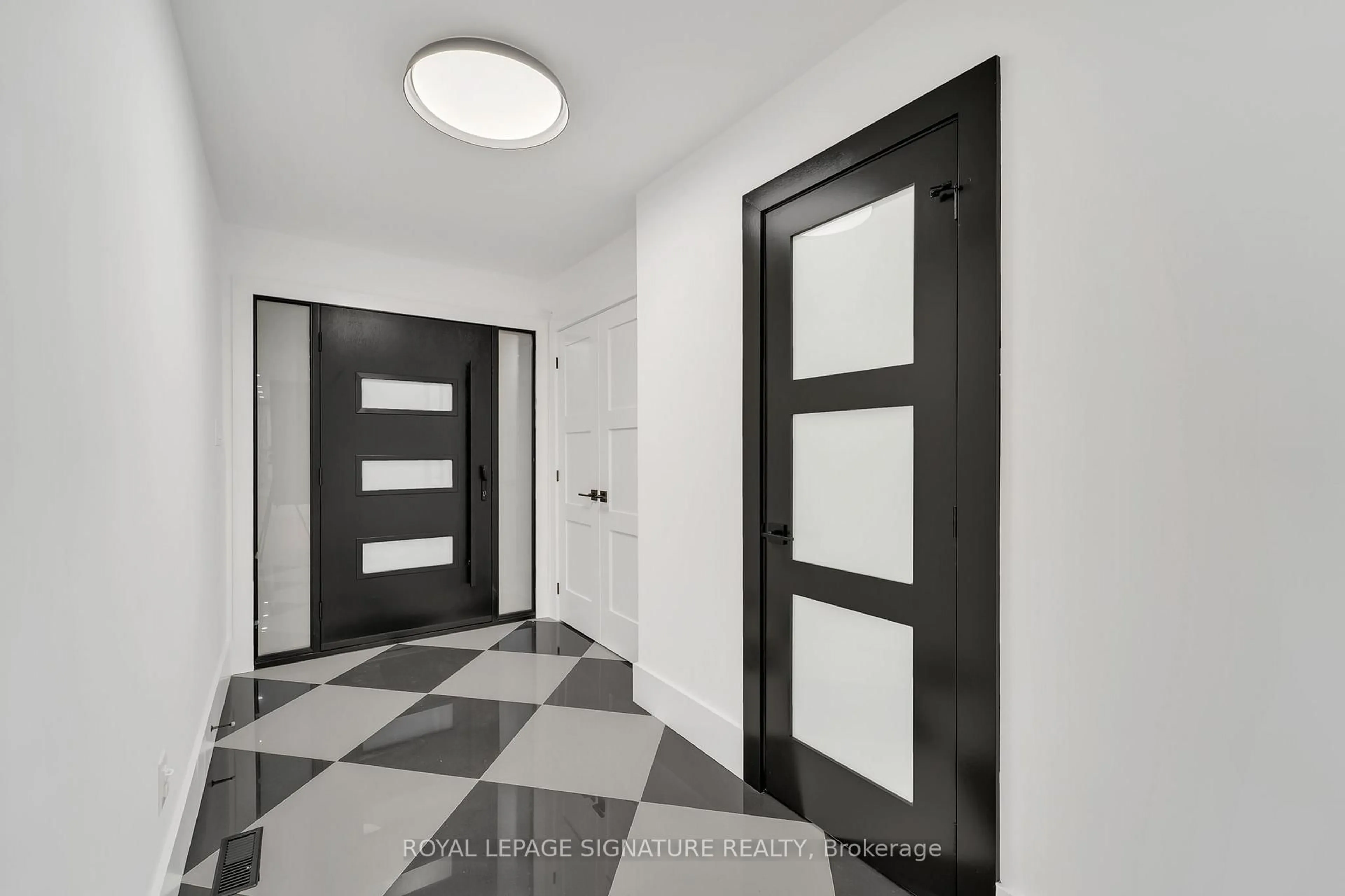 Indoor entryway for 15 National Pine Dr, Vaughan Ontario L6A 3M2
