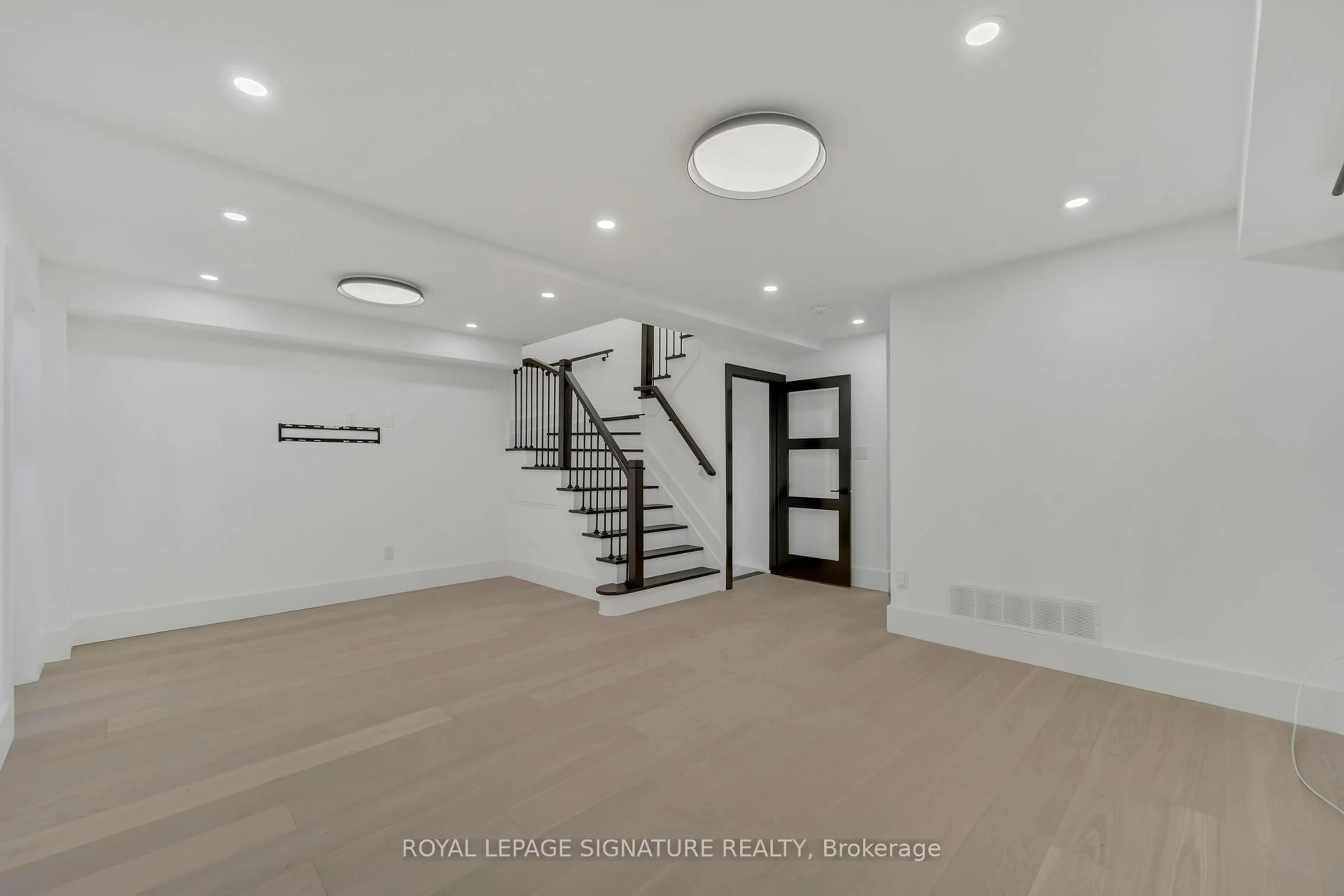 Indoor foyer for 15 National Pine Dr, Vaughan Ontario L6A 3M2