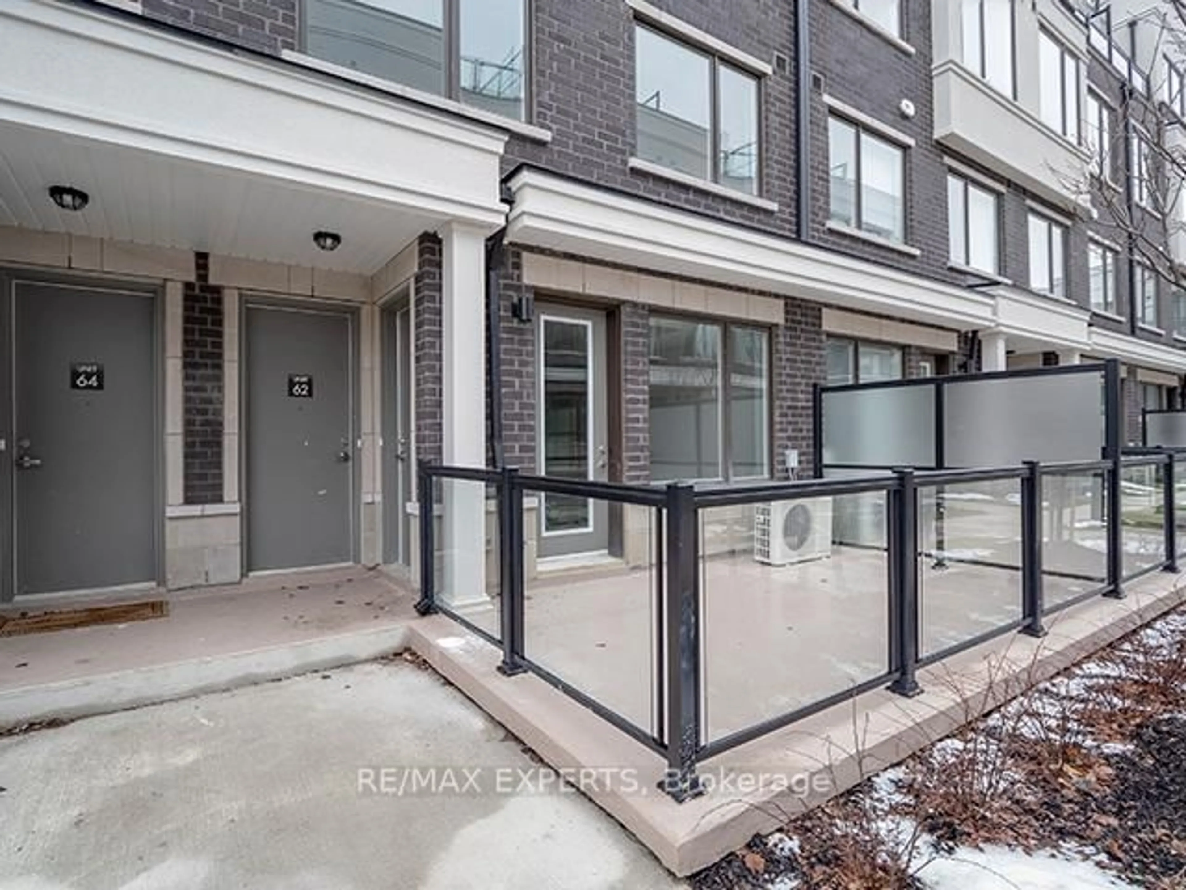 Indoor entryway for 300 Alex Gardner Circ #61, Aurora Ontario L4G 1N4