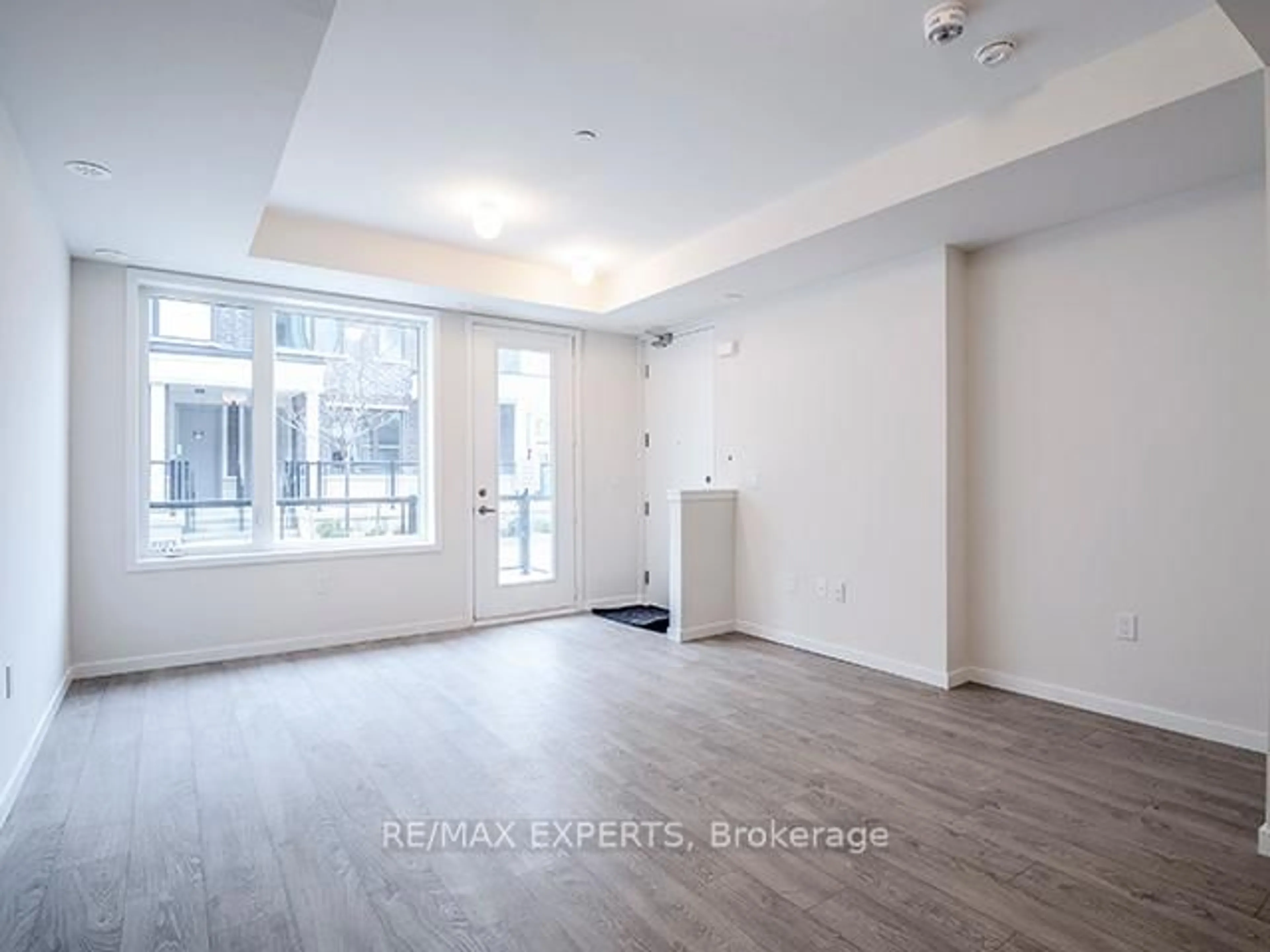 A pic of a room for 300 Alex Gardner Circ #61, Aurora Ontario L4G 1N4