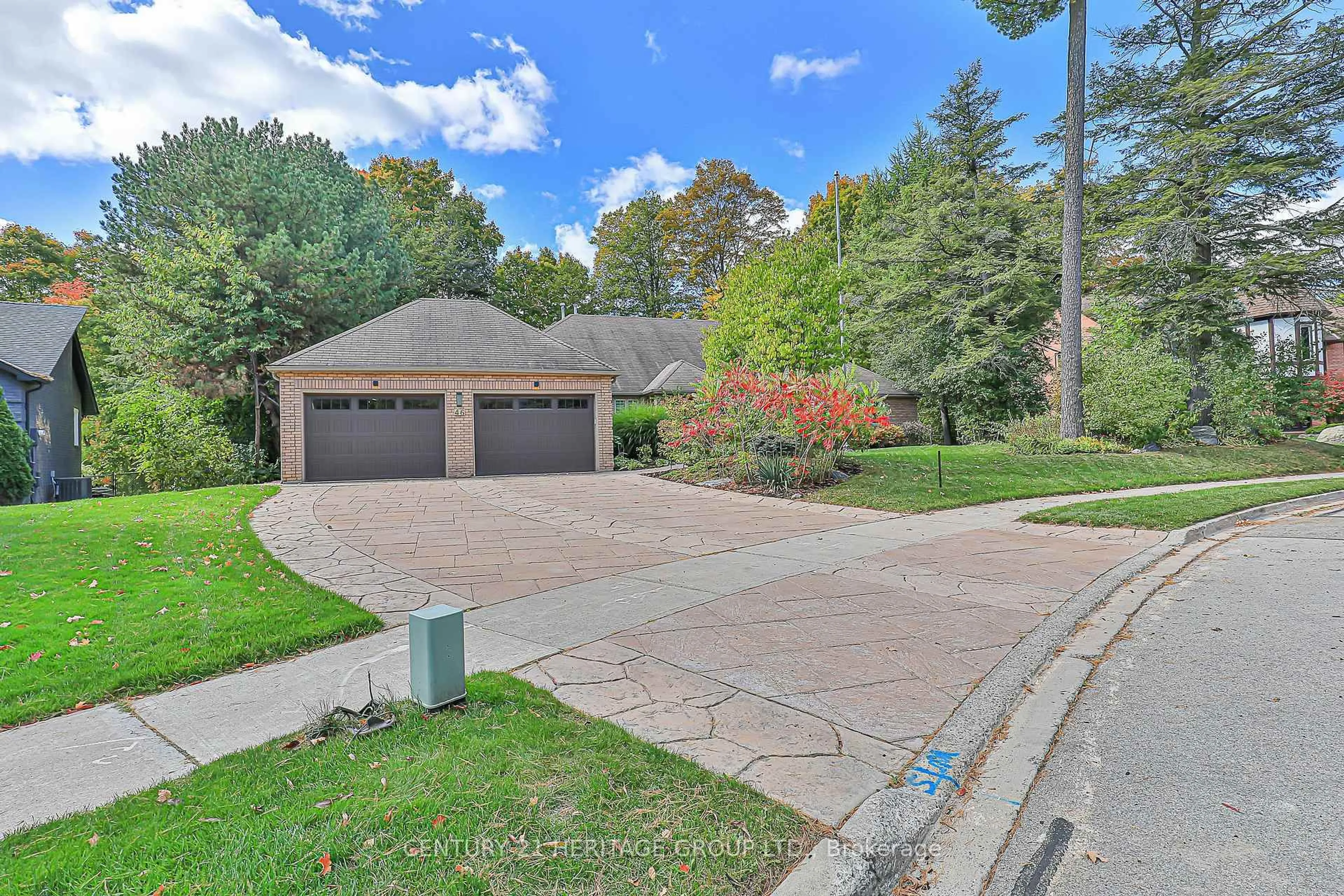 Unknown for 46 Pineneedle Dr, Aurora Ontario L4G 4Y6