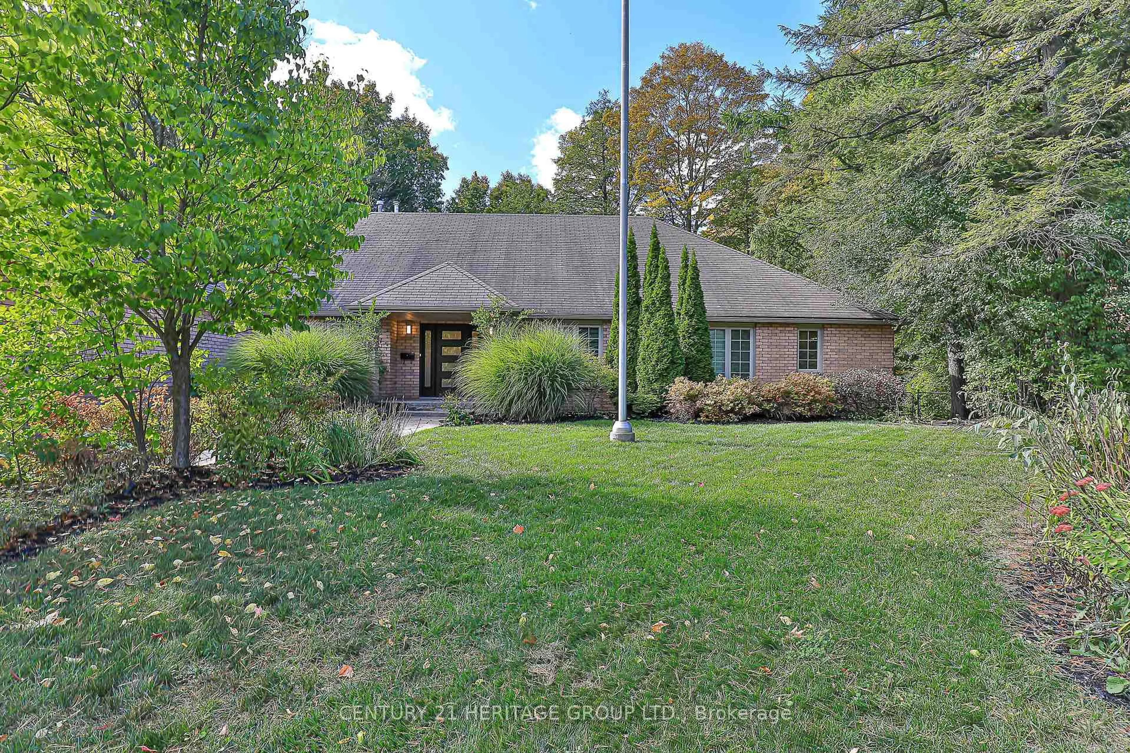 Unknown for 46 Pineneedle Dr, Aurora Ontario L4G 4Y6