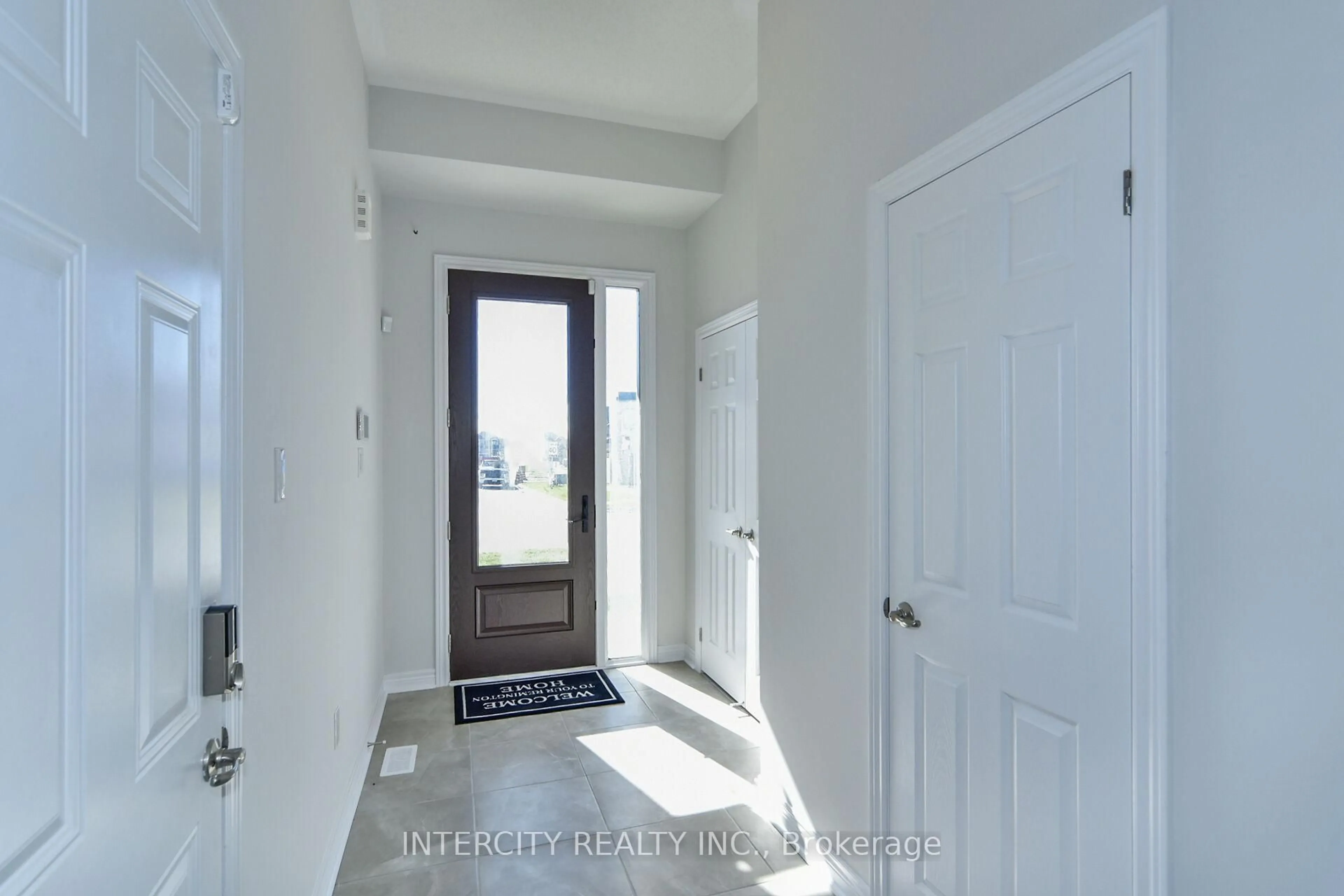 Indoor entryway for 160 Mumbai Dr, Markham Ontario L3S 3K5