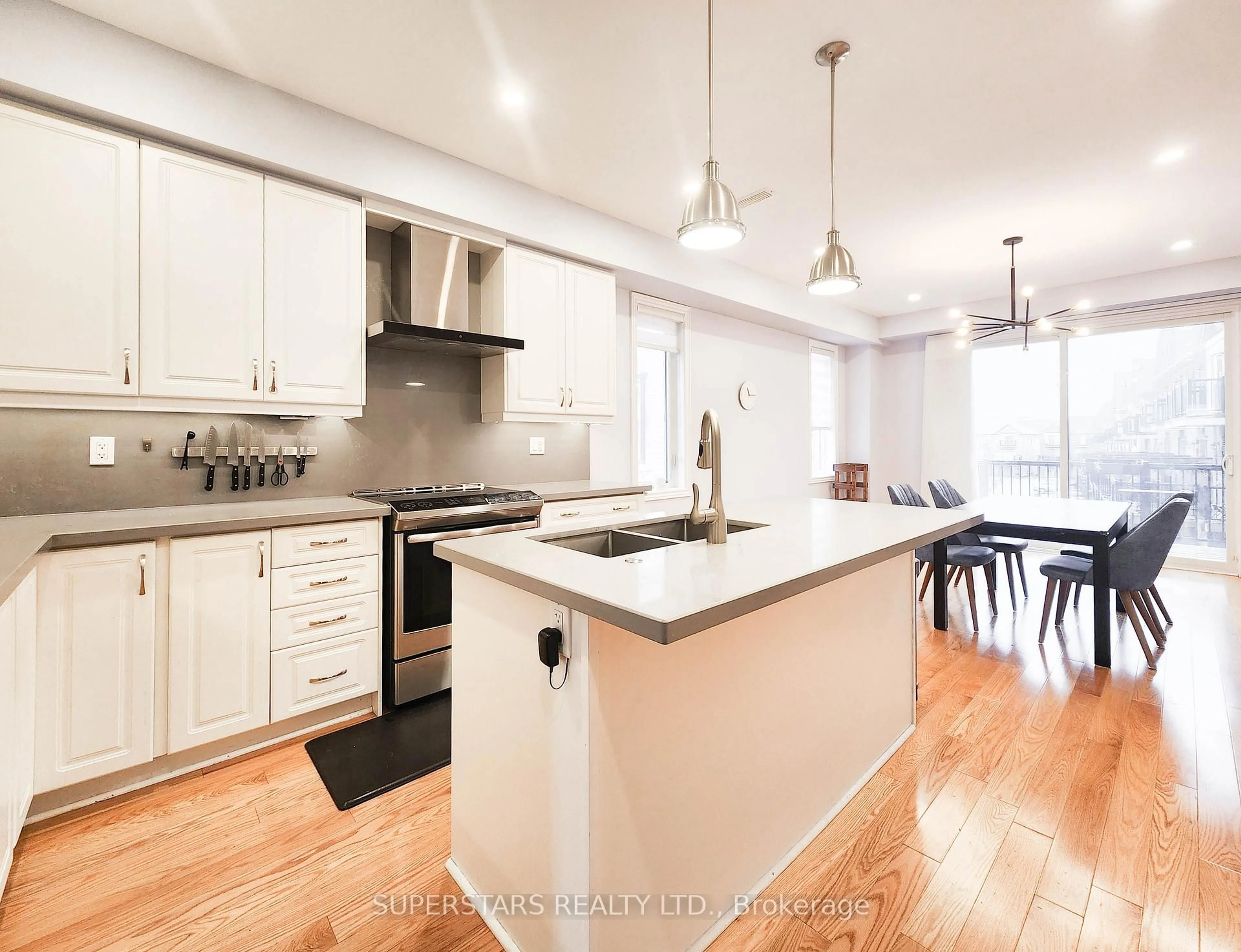 Open concept kitchen, unknown for 222 William Forster Rd, Markham Ontario L6B 1P8