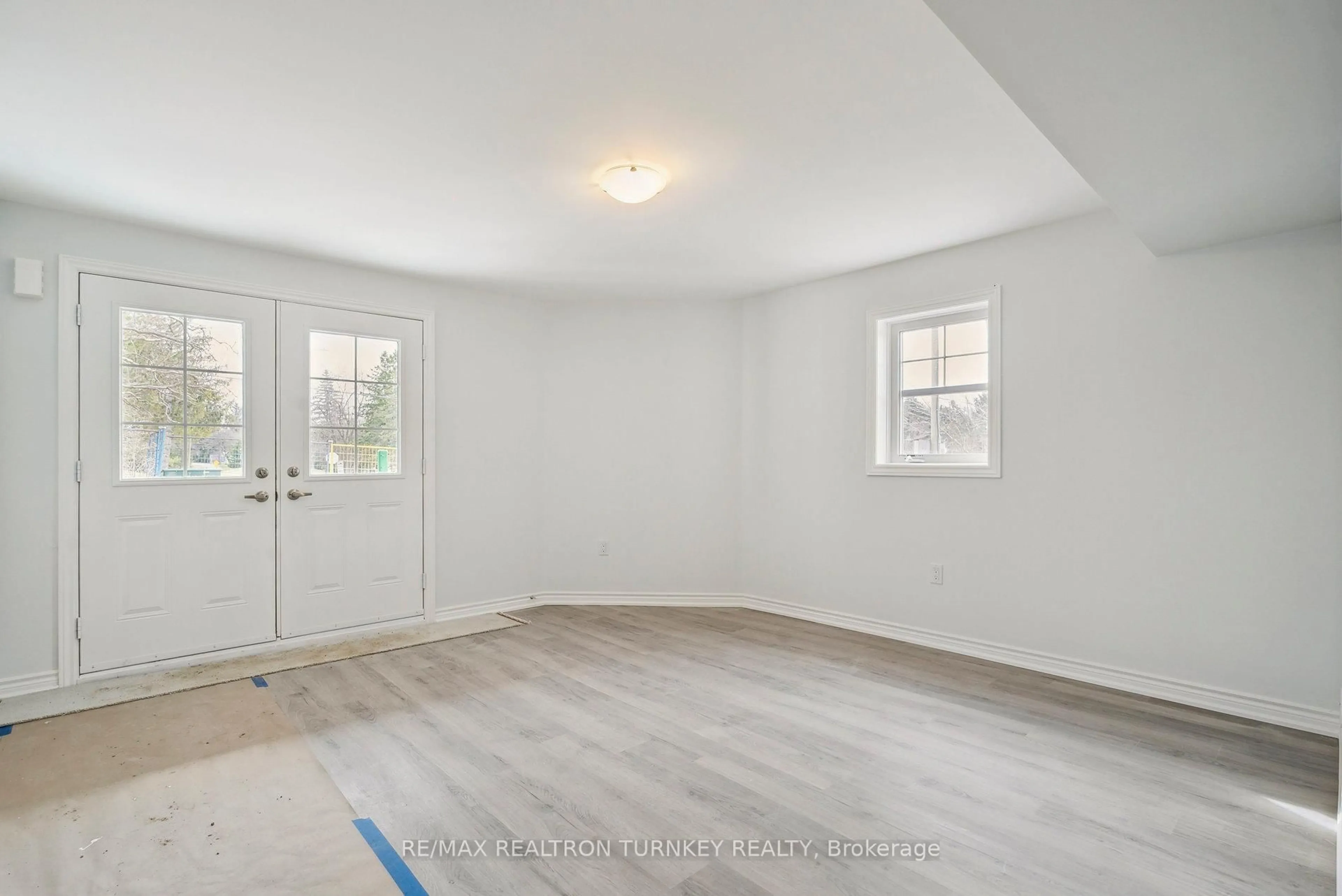 A pic of a room for 2 Ravenscraig Pl, Innisfil Ontario L0L 1L0