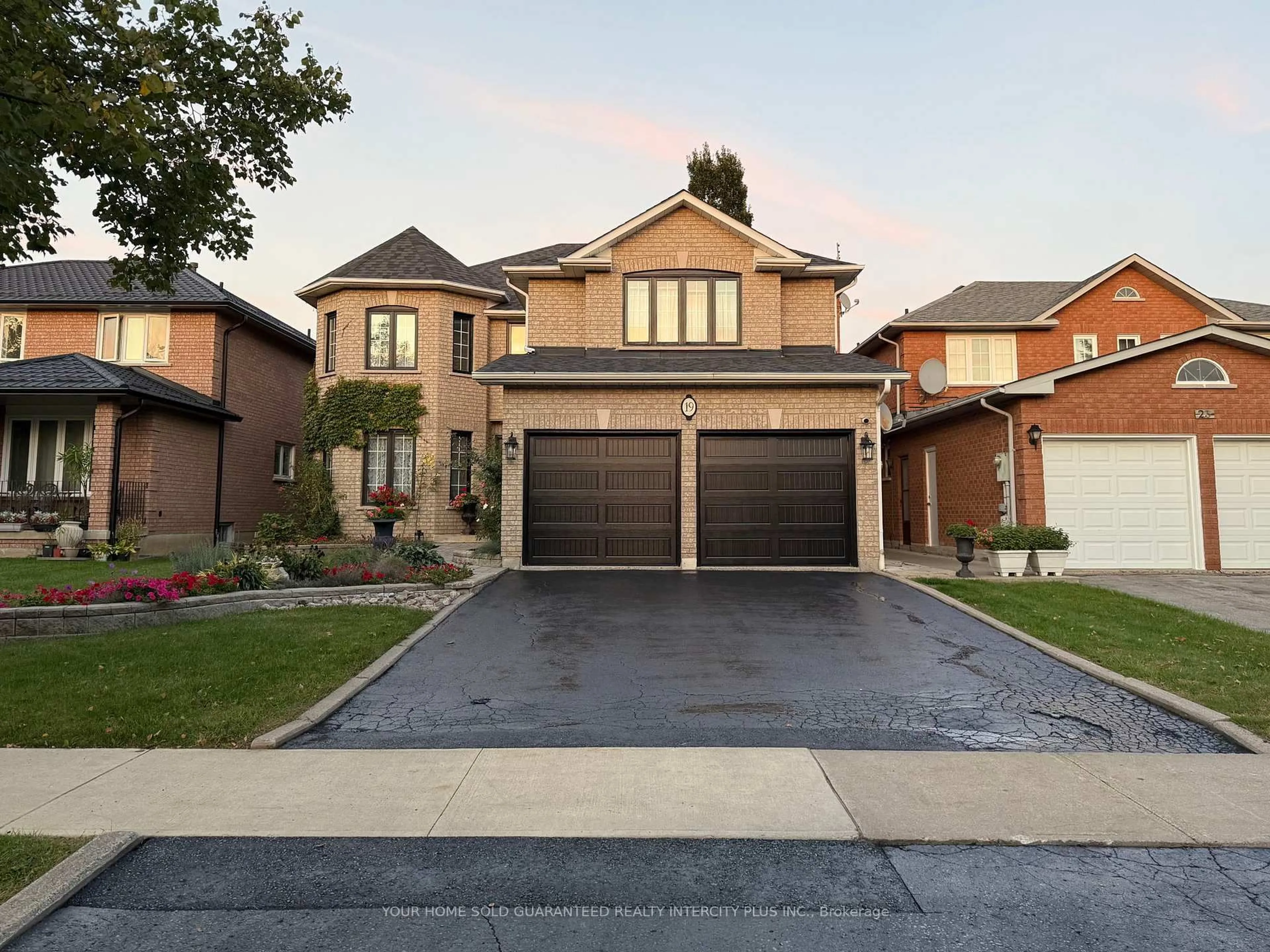 Home with brick exterior material, street for 19 Mandolin Crt, Vaughan Ontario L4L 8T9