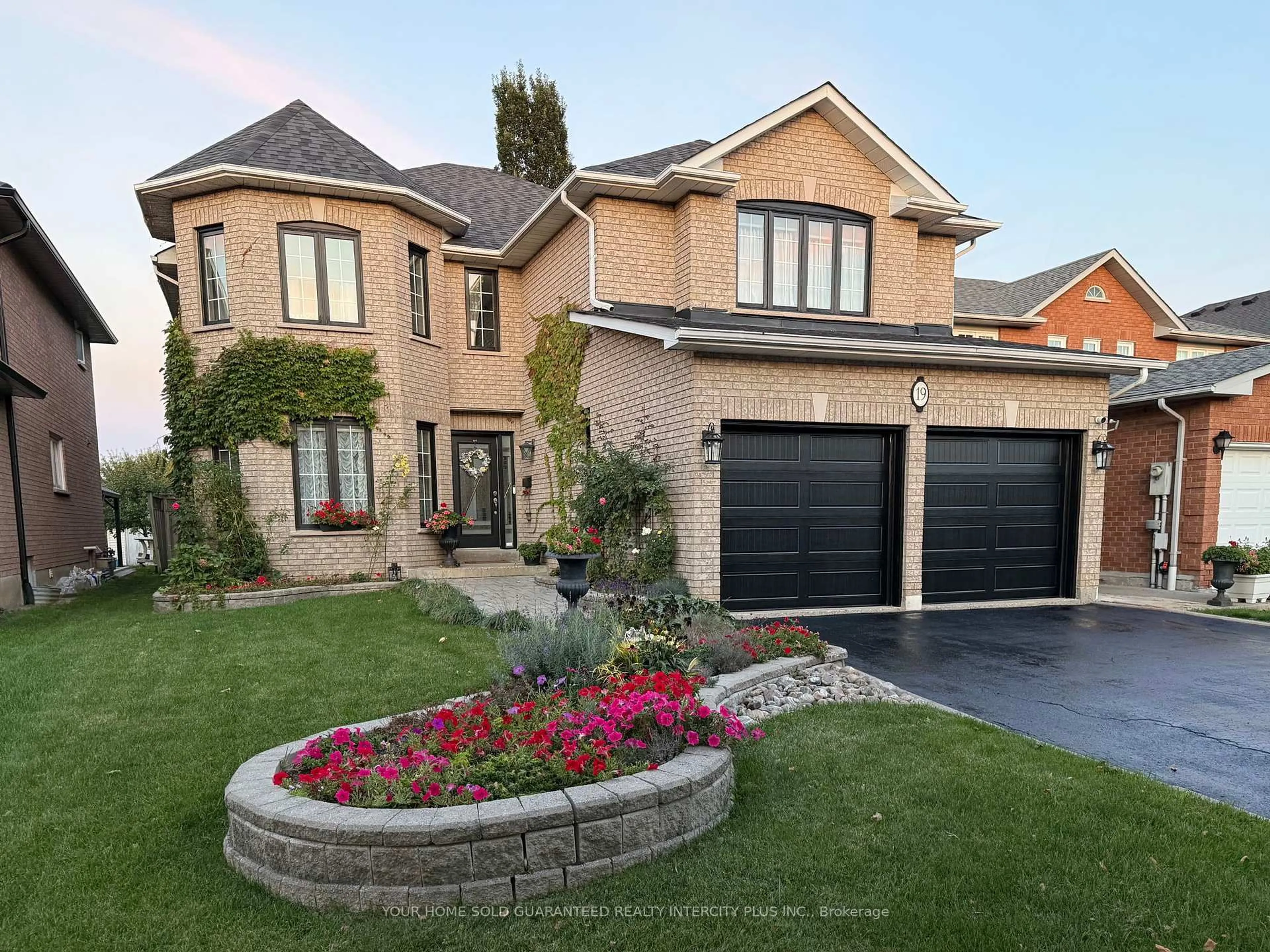 Home with brick exterior material, street for 19 Mandolin Crt, Vaughan Ontario L4L 8T9