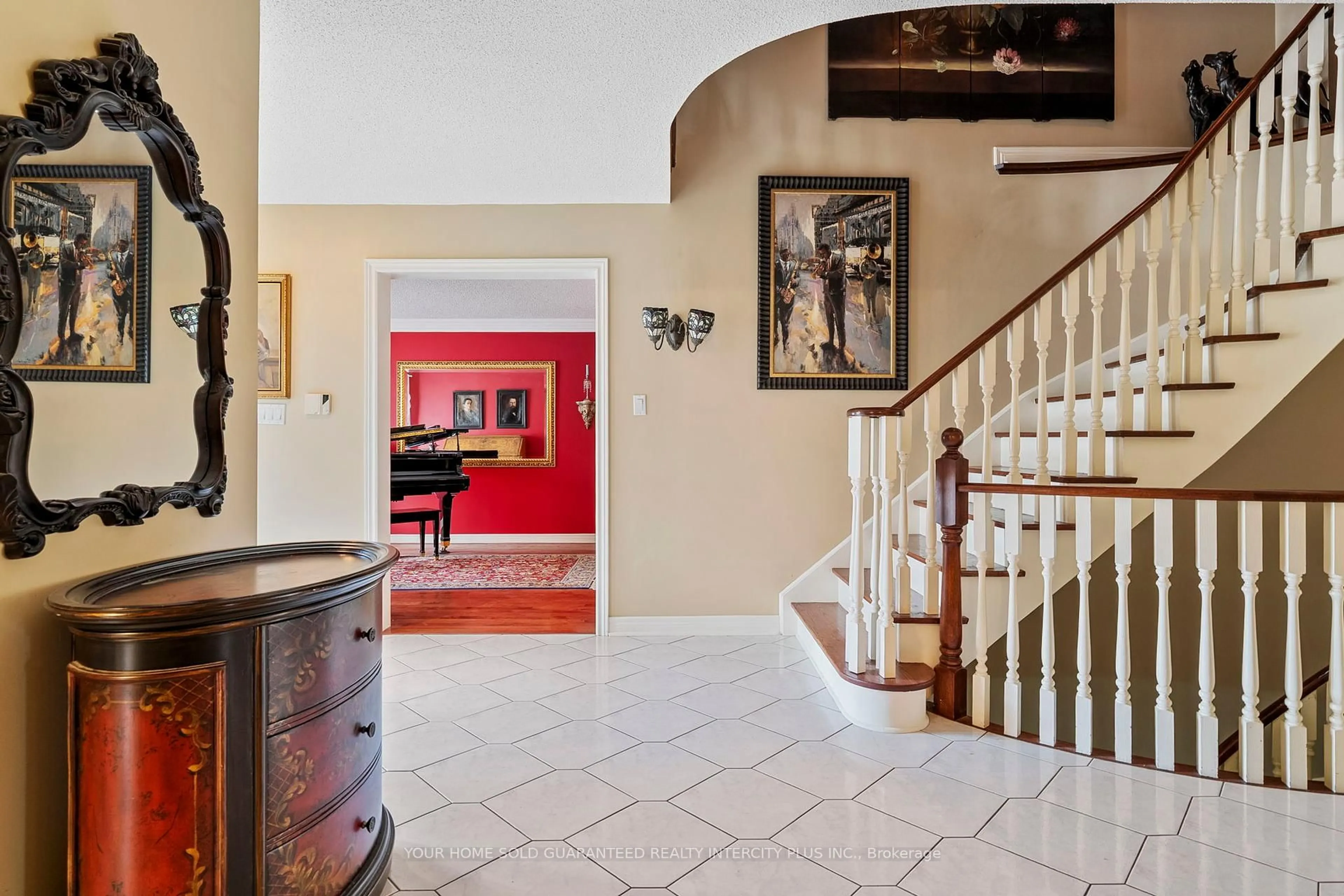 Indoor foyer for 19 Mandolin Crt, Vaughan Ontario L4L 8T9