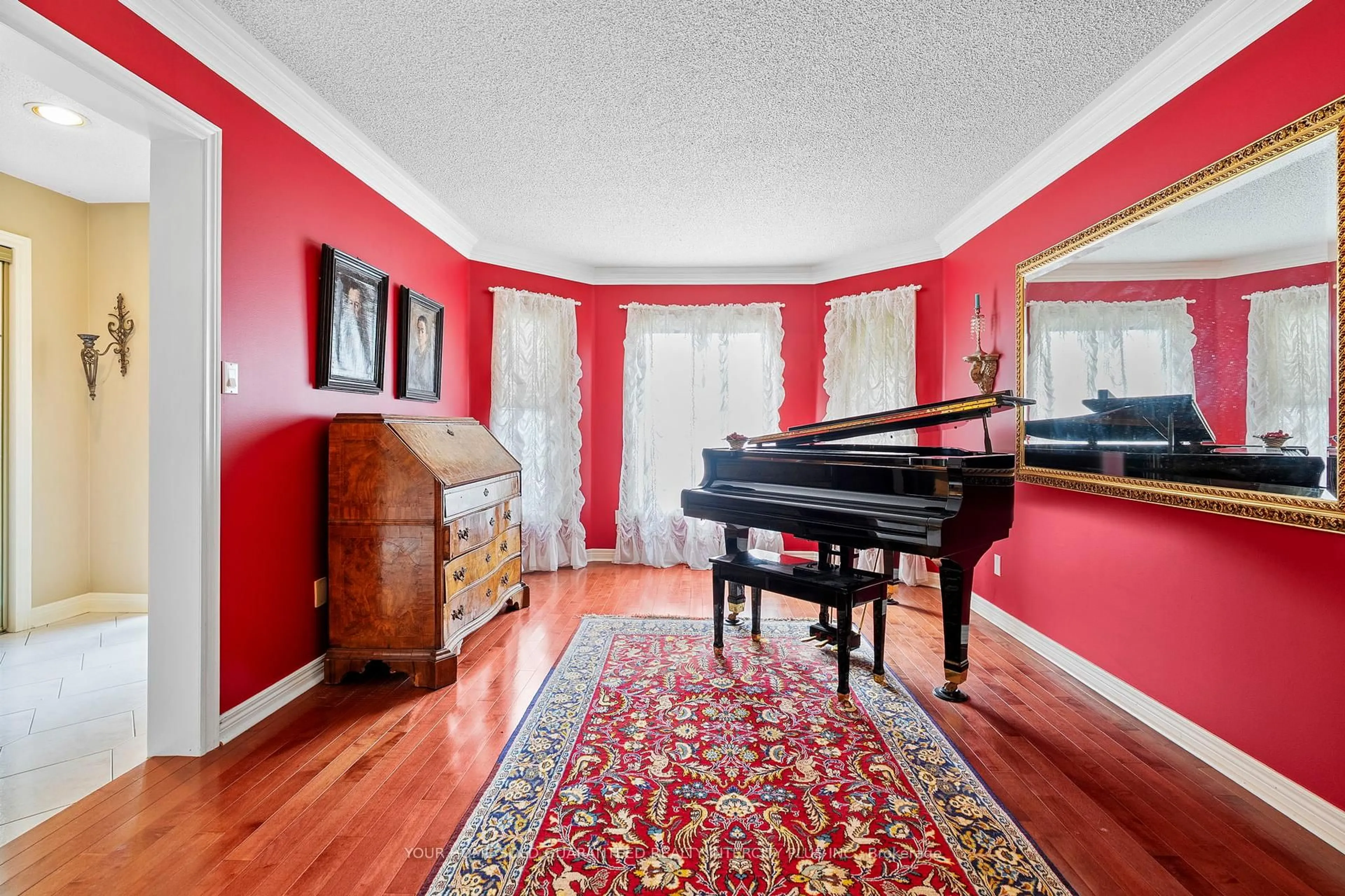 Indoor foyer for 19 Mandolin Crt, Vaughan Ontario L4L 8T9