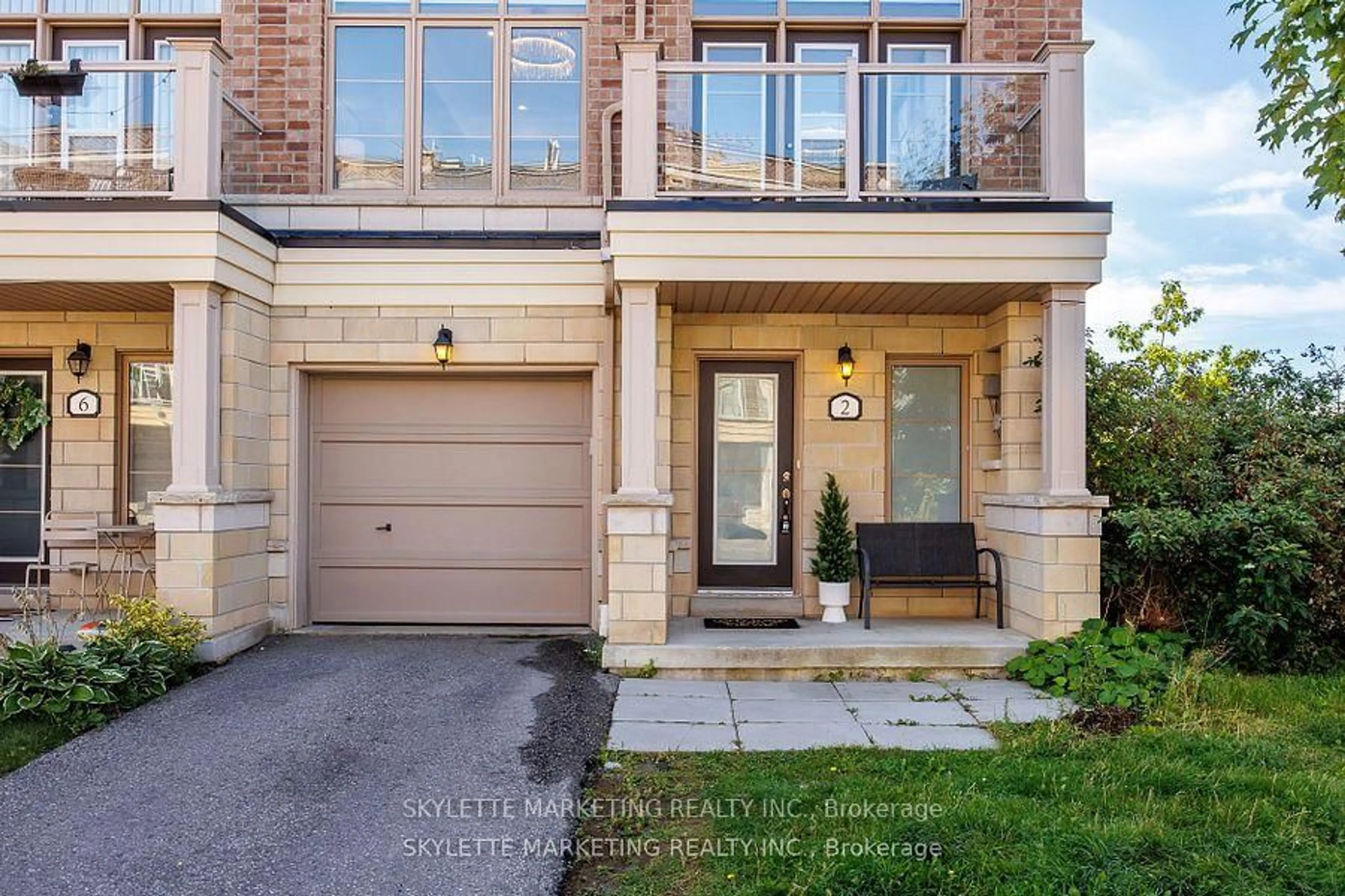 Home with brick exterior material, street for 2 Cornerbank Cres, Whitchurch-Stouffville Ontario L4A 1X1