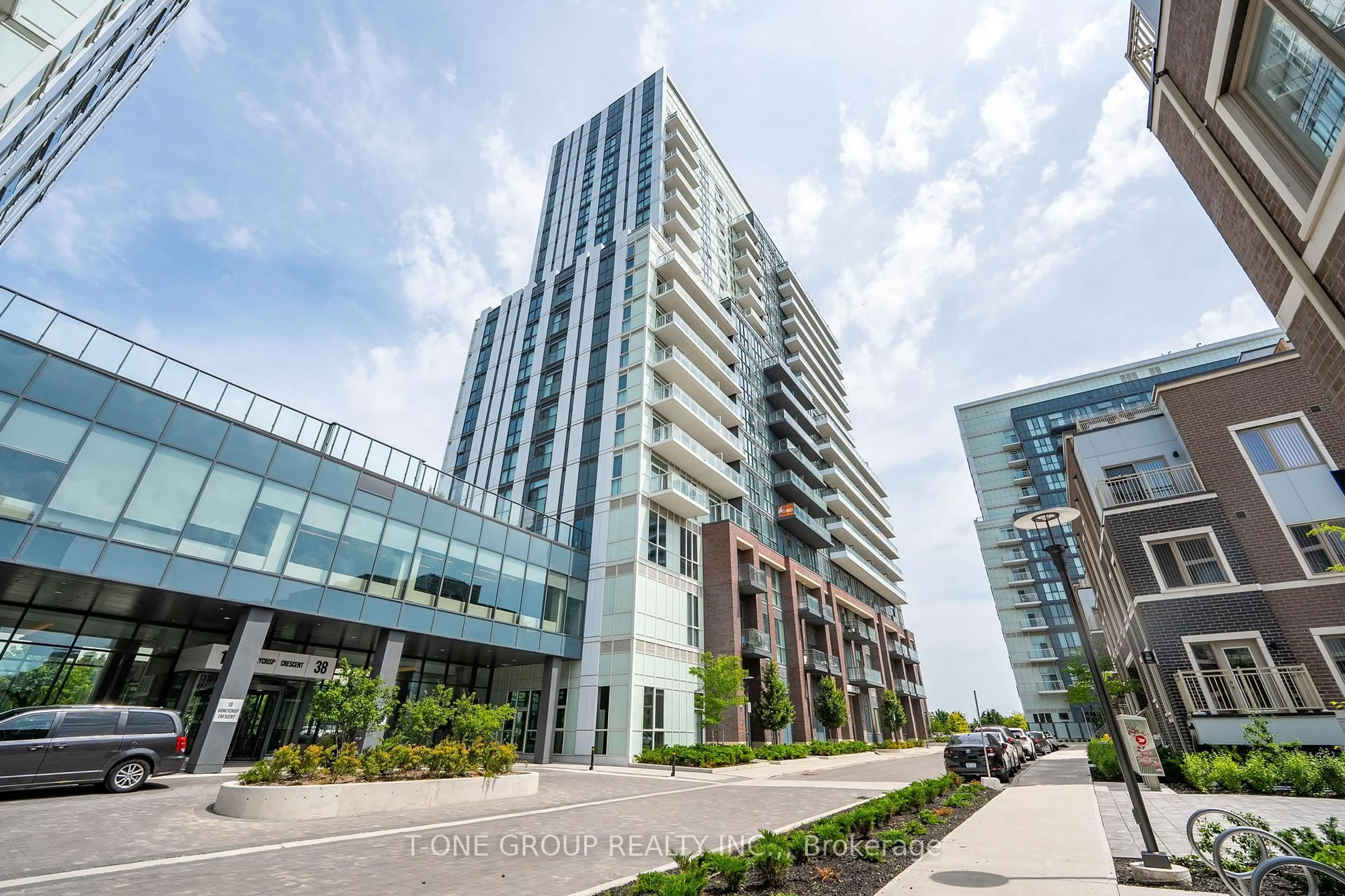 Unknown for 38 Honeycrisp Cres #921, Vaughan Ontario L4K 0M8