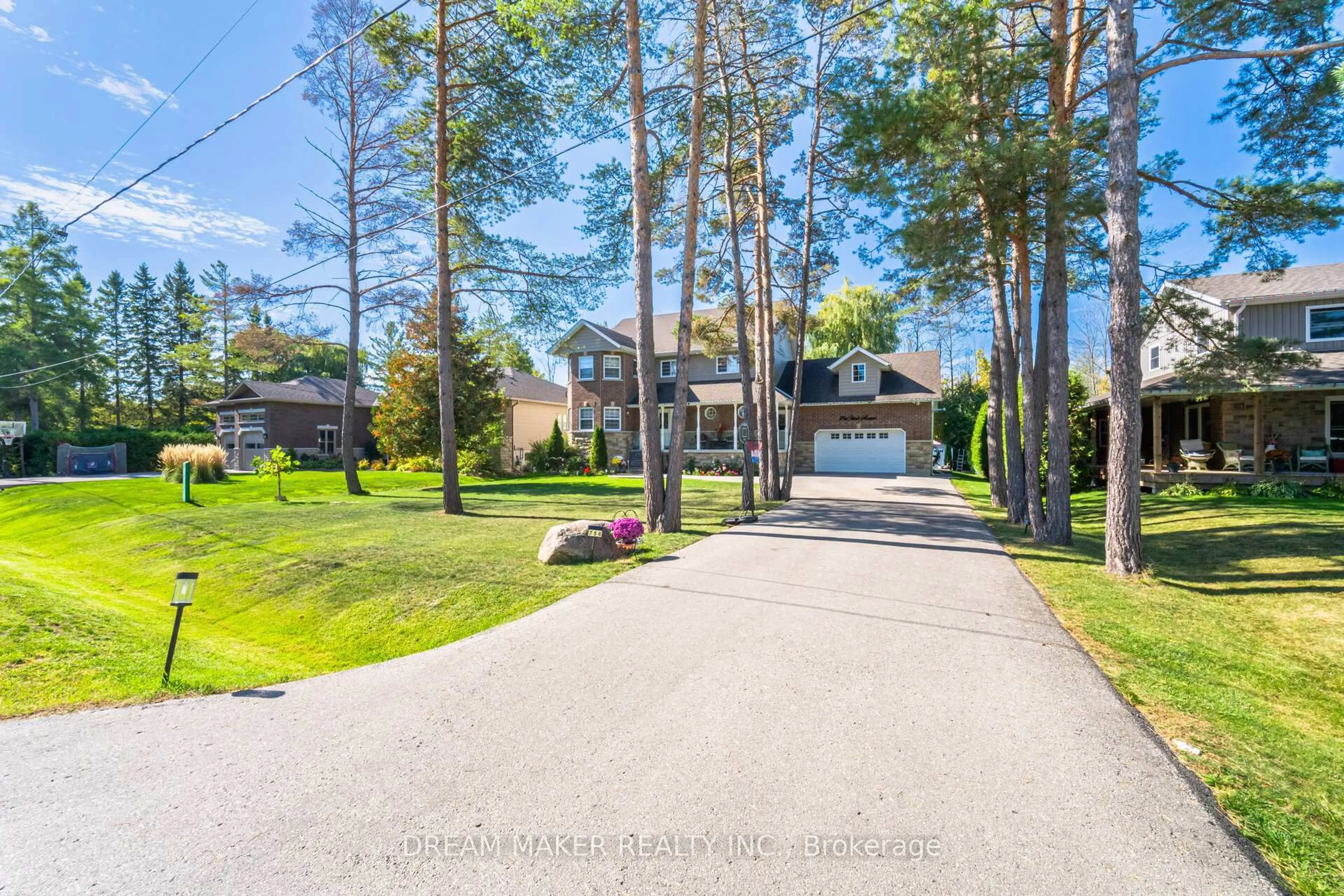 A pic from outside/outdoor area/front of a property/back of a property/a pic from drone, street for 756 Third Ave, Georgina Ontario L0E 1S0