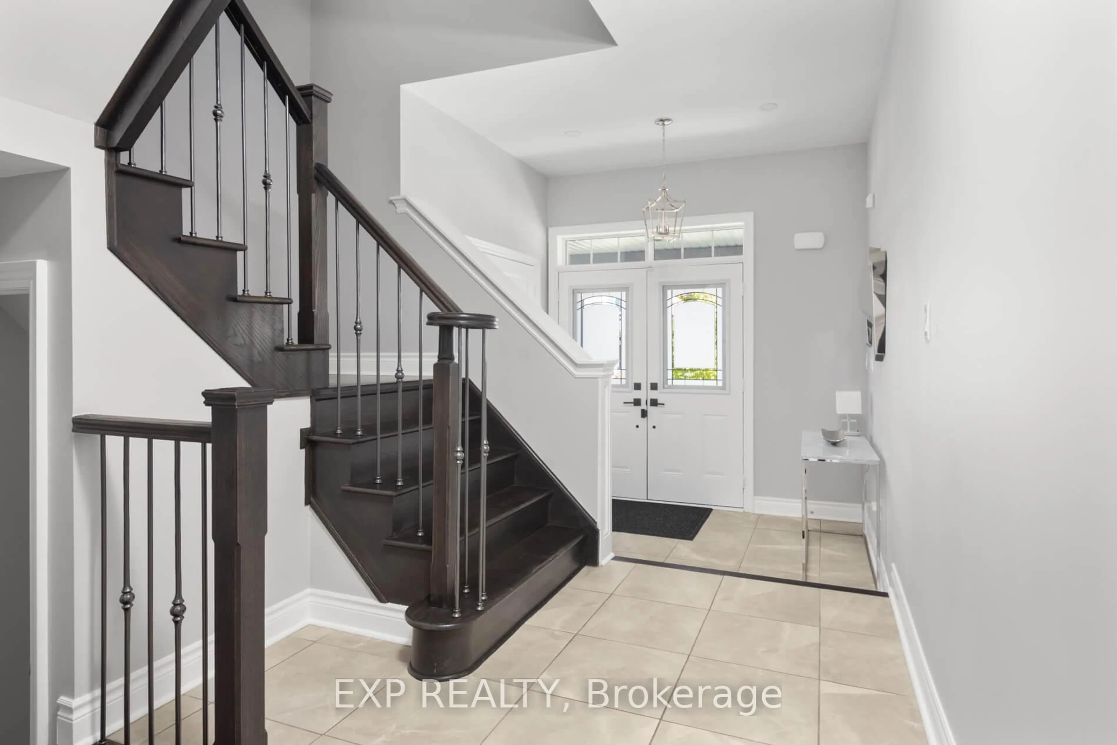 Indoor entryway for 56 Lewis Ave, Bradford West Gwillimbury Ontario L3Z 0X2