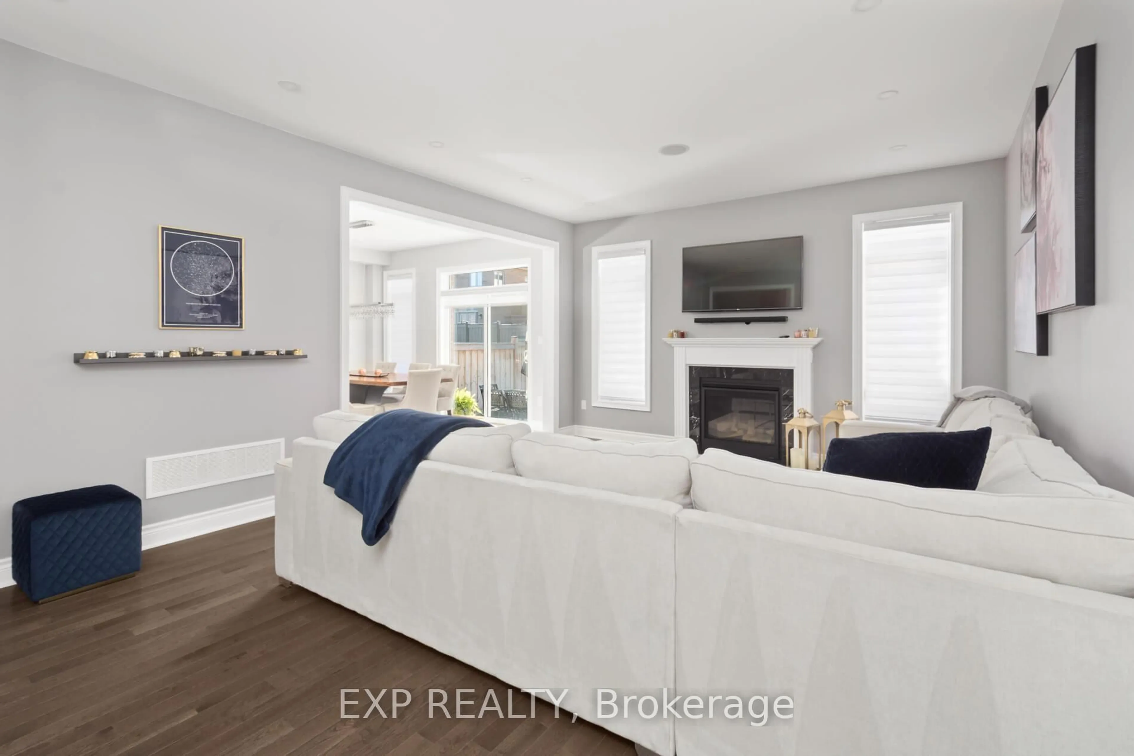 Living room with furniture, unknown for 56 Lewis Ave, Bradford West Gwillimbury Ontario L3Z 0X2