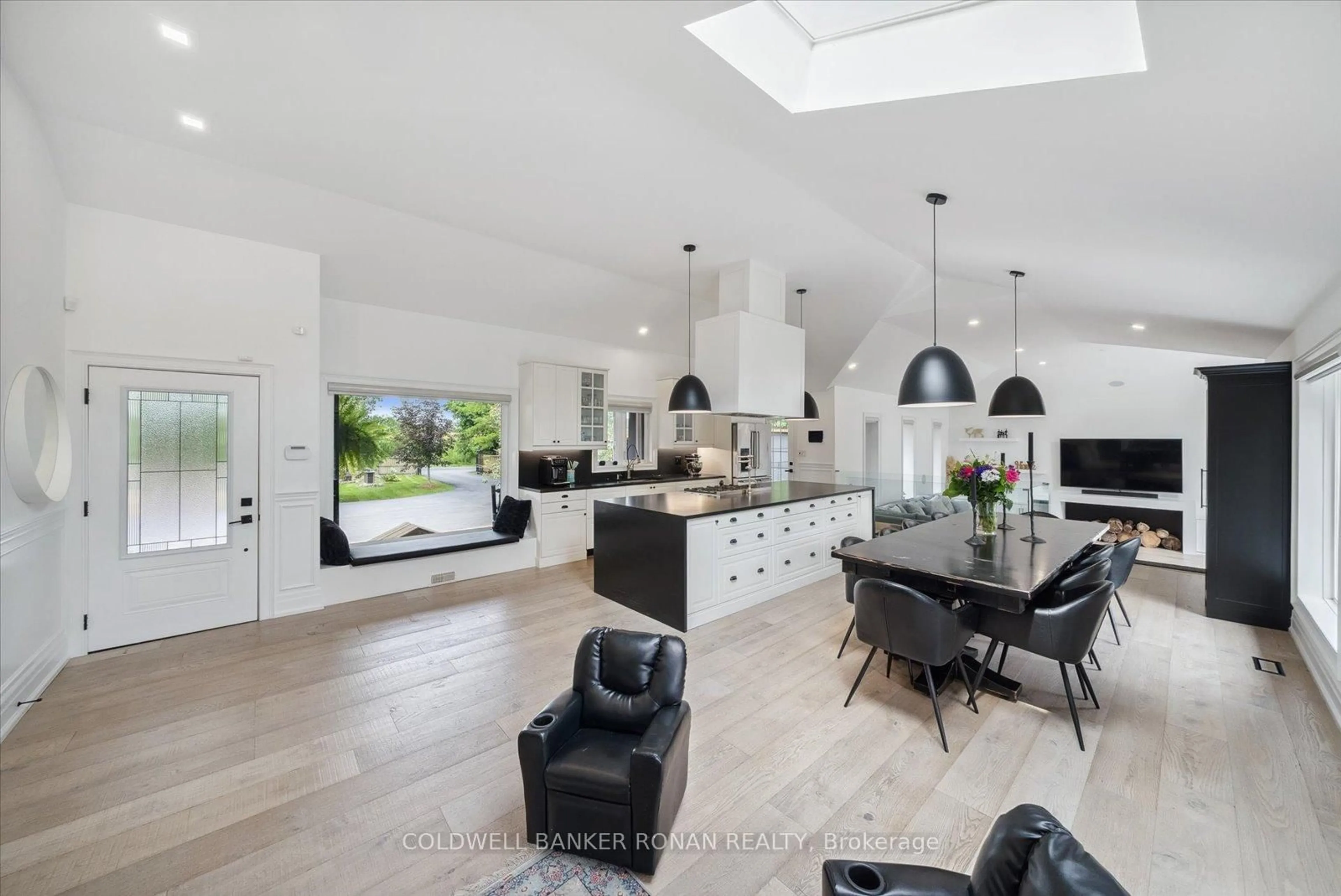 Open concept kitchen, unknown for 6591 6th Line, New Tecumseth Ontario L0G 1W0