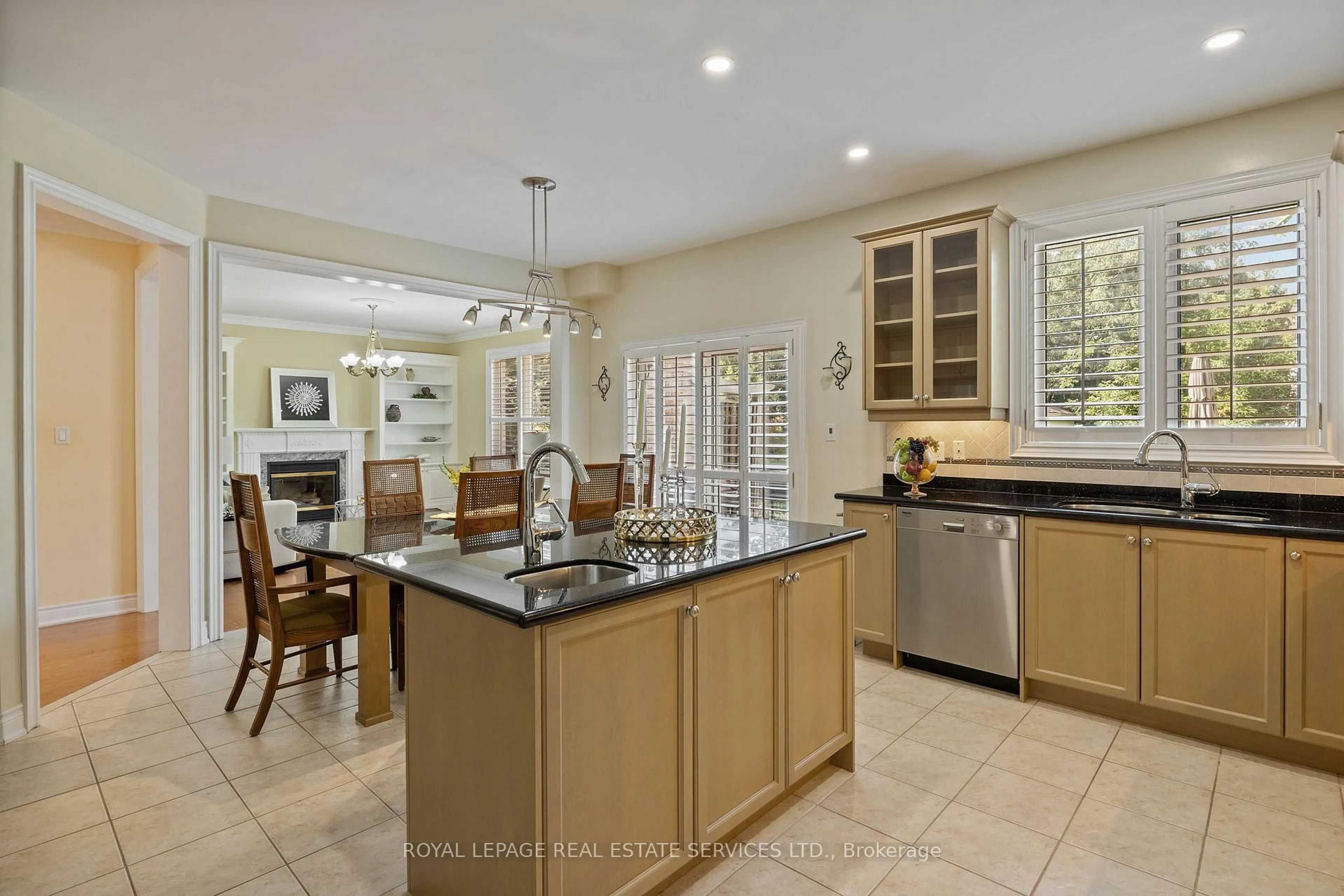 Open concept kitchen, ceramic/tile floor for 96 Bradgate Dr, Markham Ontario L3T 7M3
