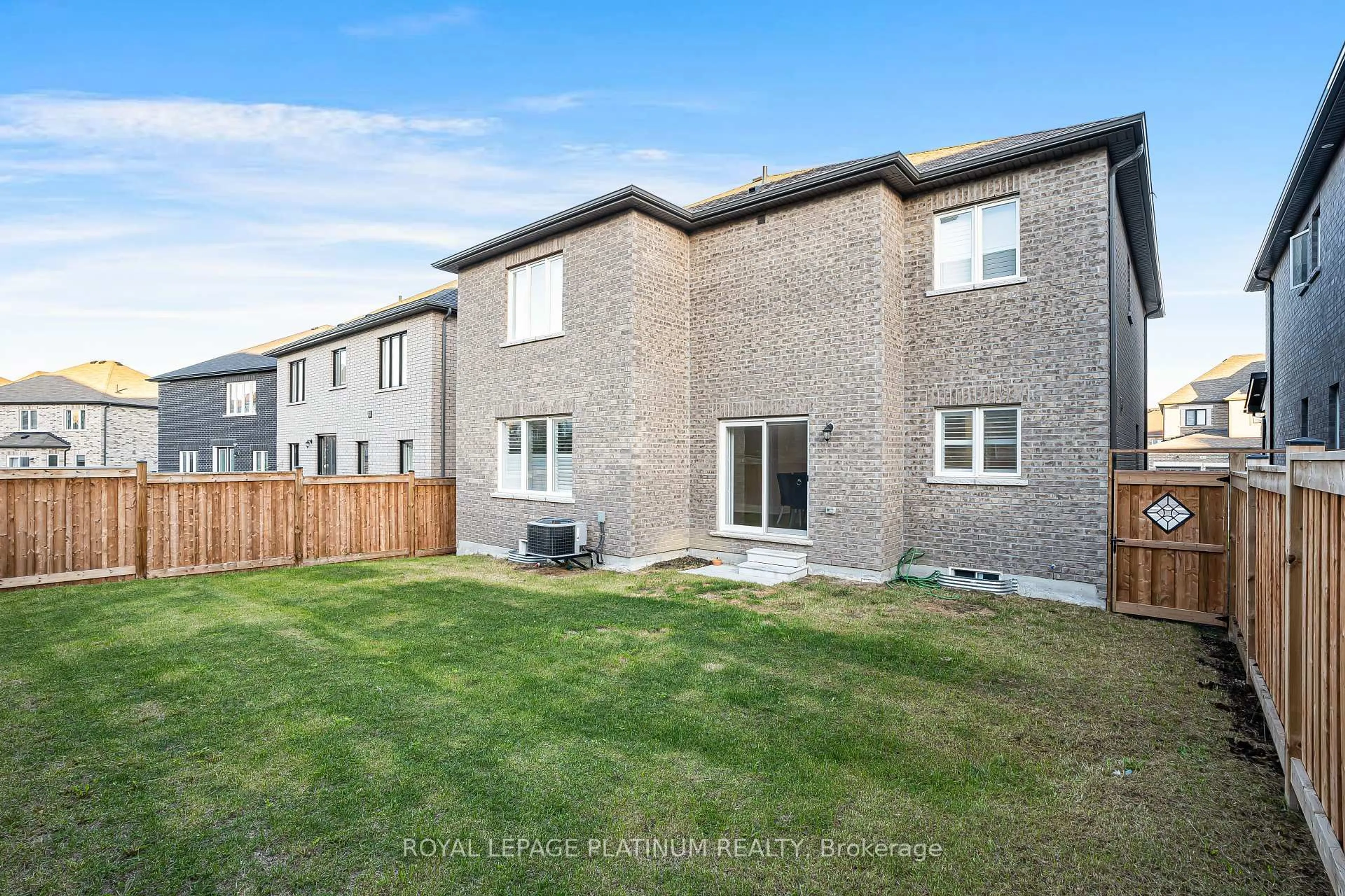 A pic from outside/outdoor area/front of a property/back of a property/a pic from drone, unknown for 1348 Harrington St, Innisfil Ontario L0L 1W0
