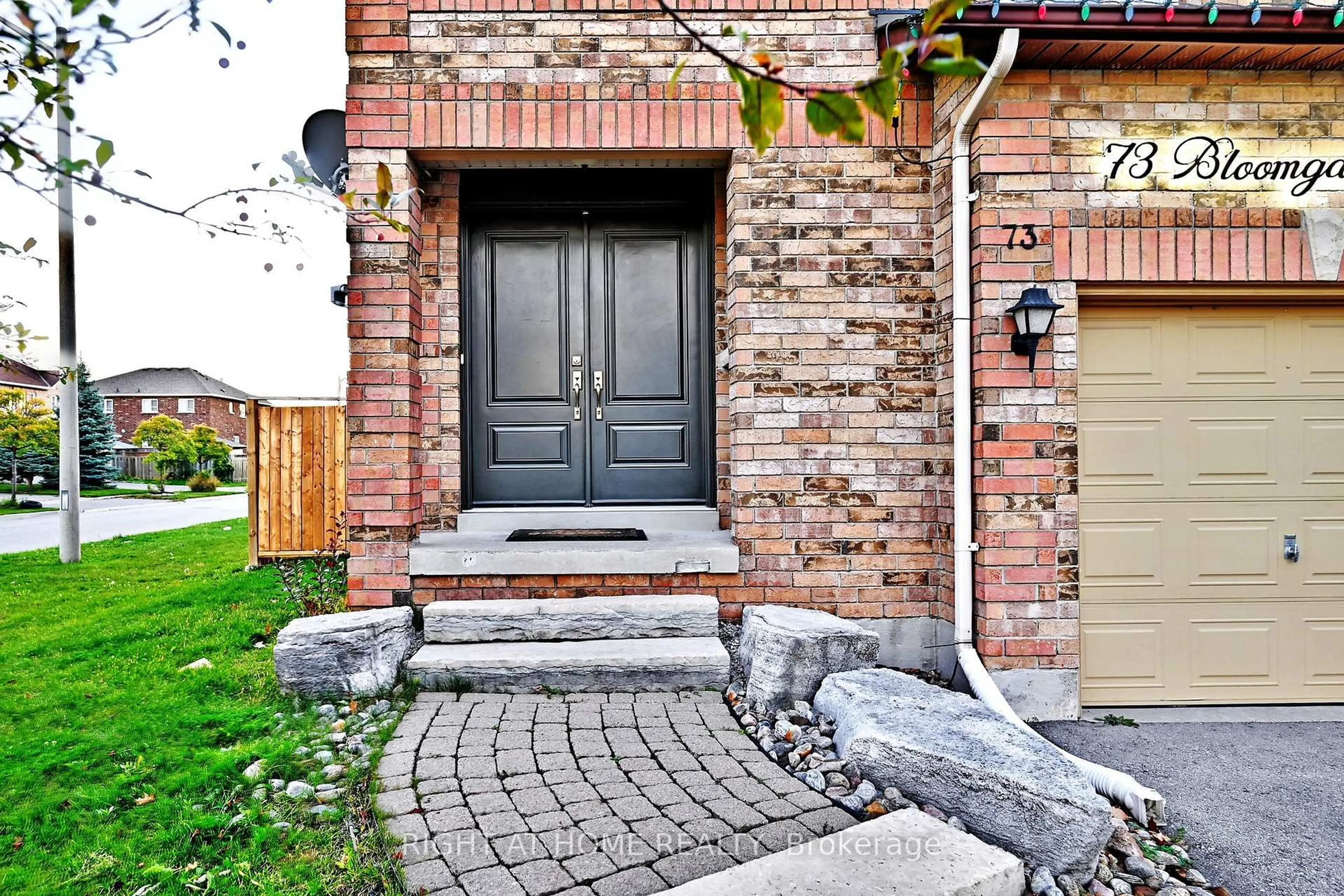 Home with brick exterior material, street for 73 Bloomgate Cres, Richmond Hill Ontario L4E 3Z1