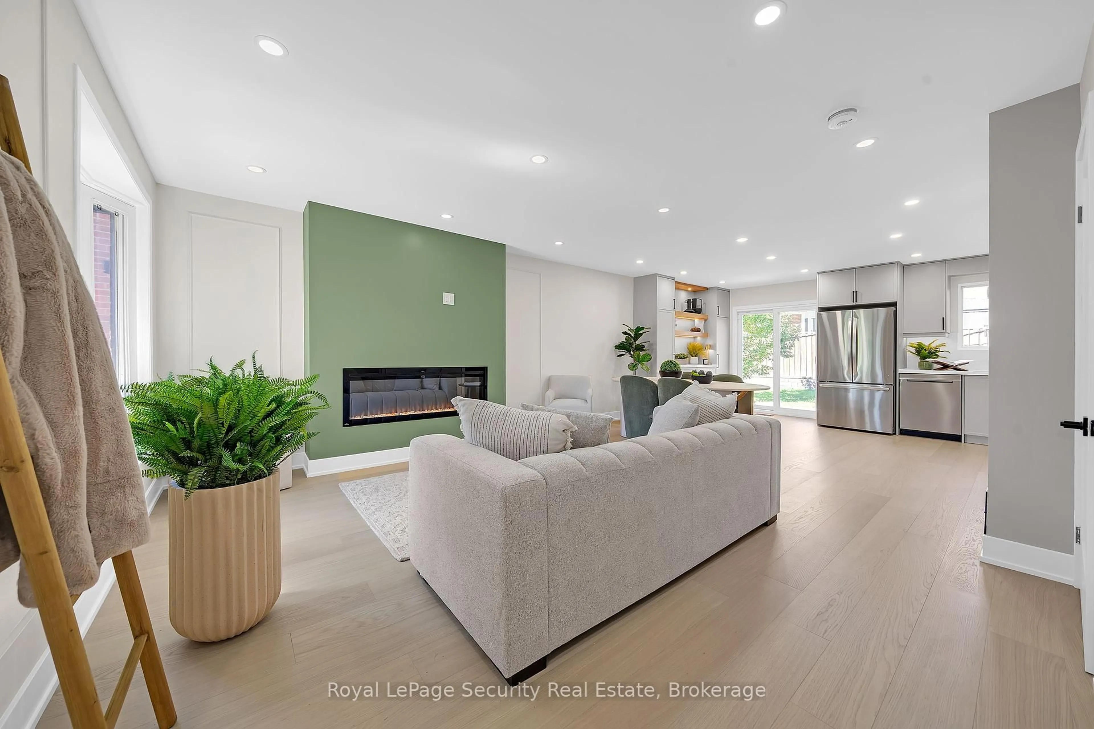 Living room with furniture, unknown for 74 Andrea Lane, Vaughan Ontario L4L 1E7