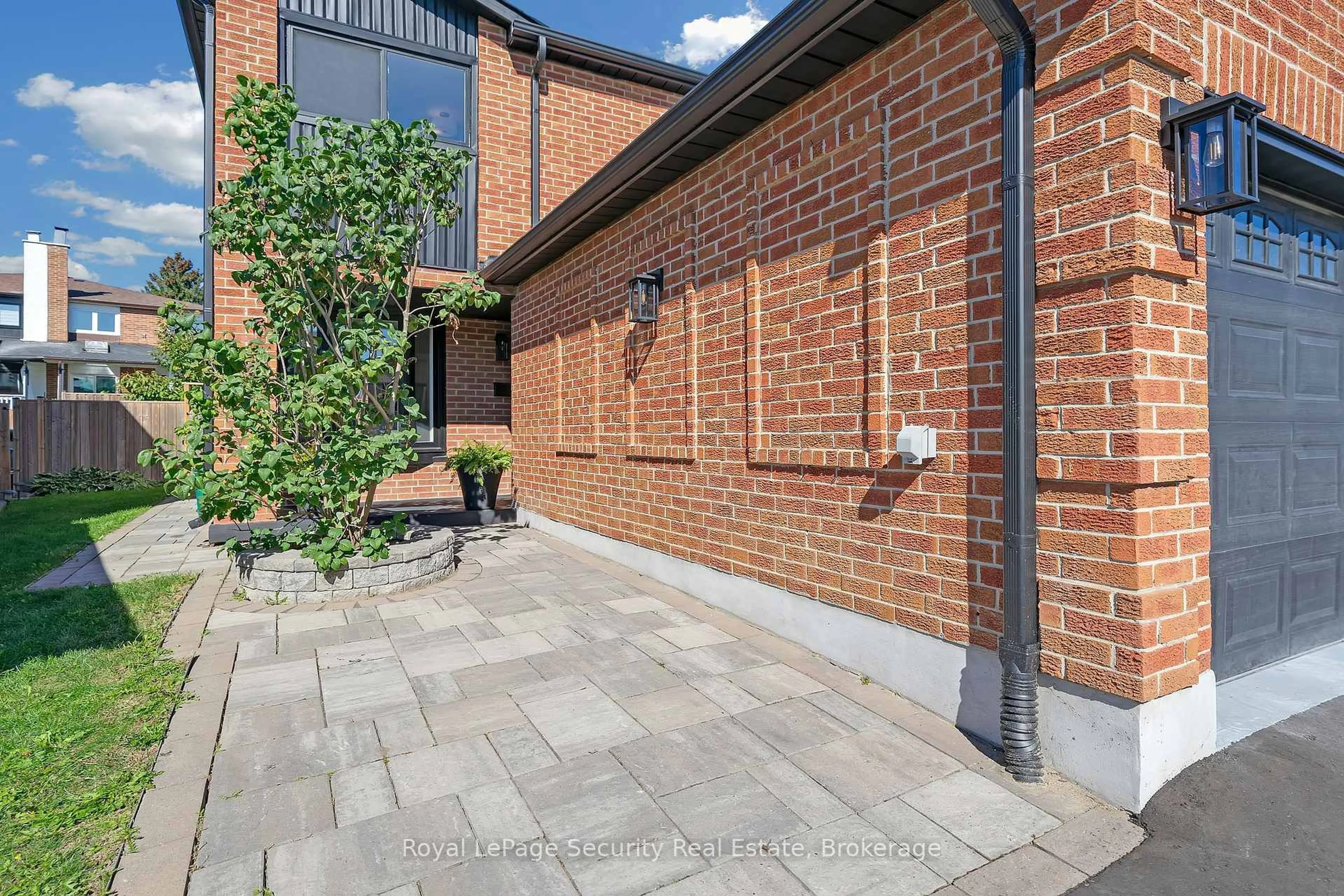 Patio, street for 74 Andrea Lane, Vaughan Ontario L4L 1E7