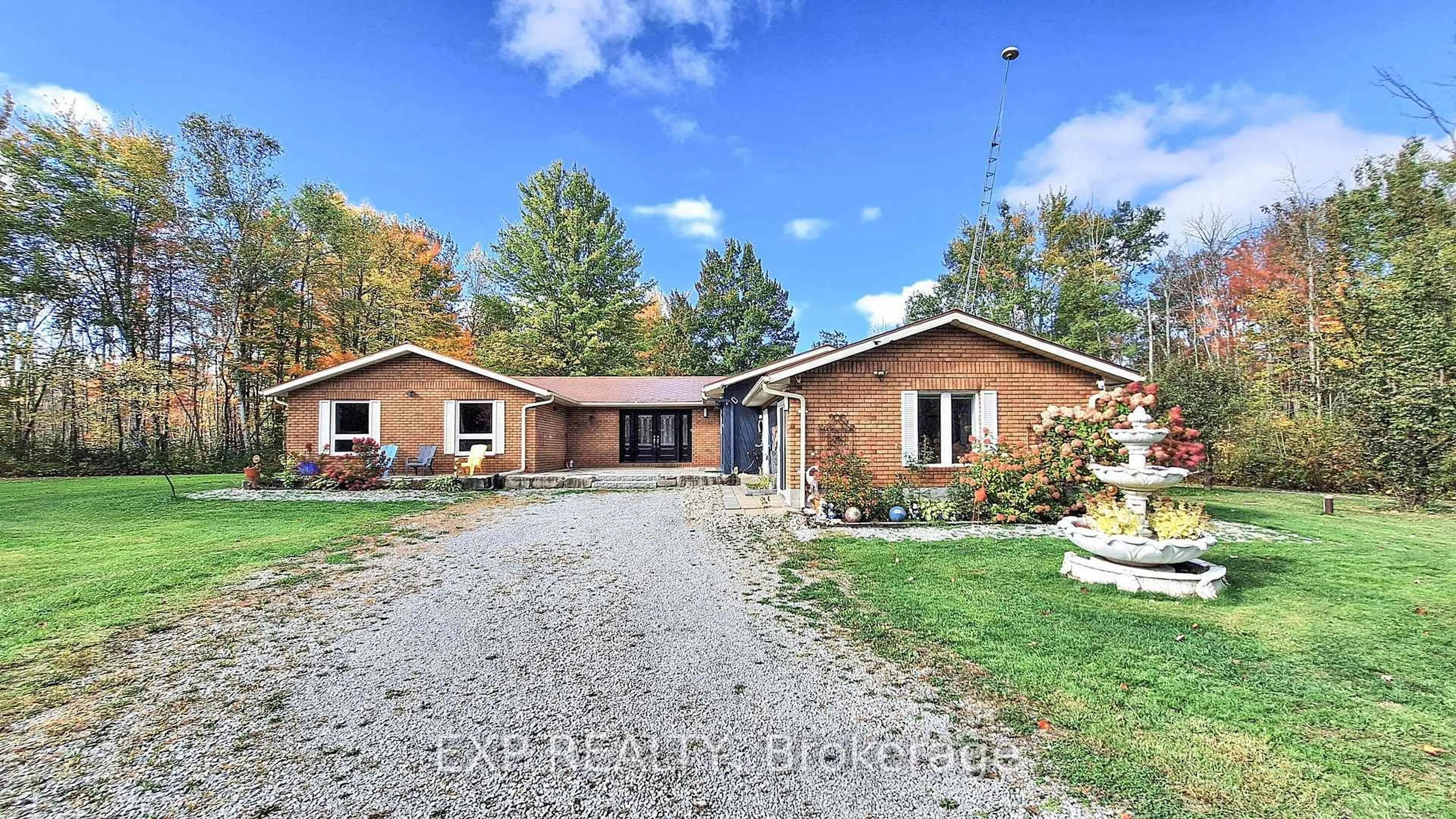 A pic from outside/outdoor area/front of a property/back of a property/a pic from drone, building for 24762 Weirs Sdrd, Georgina Ontario L0E 1N0