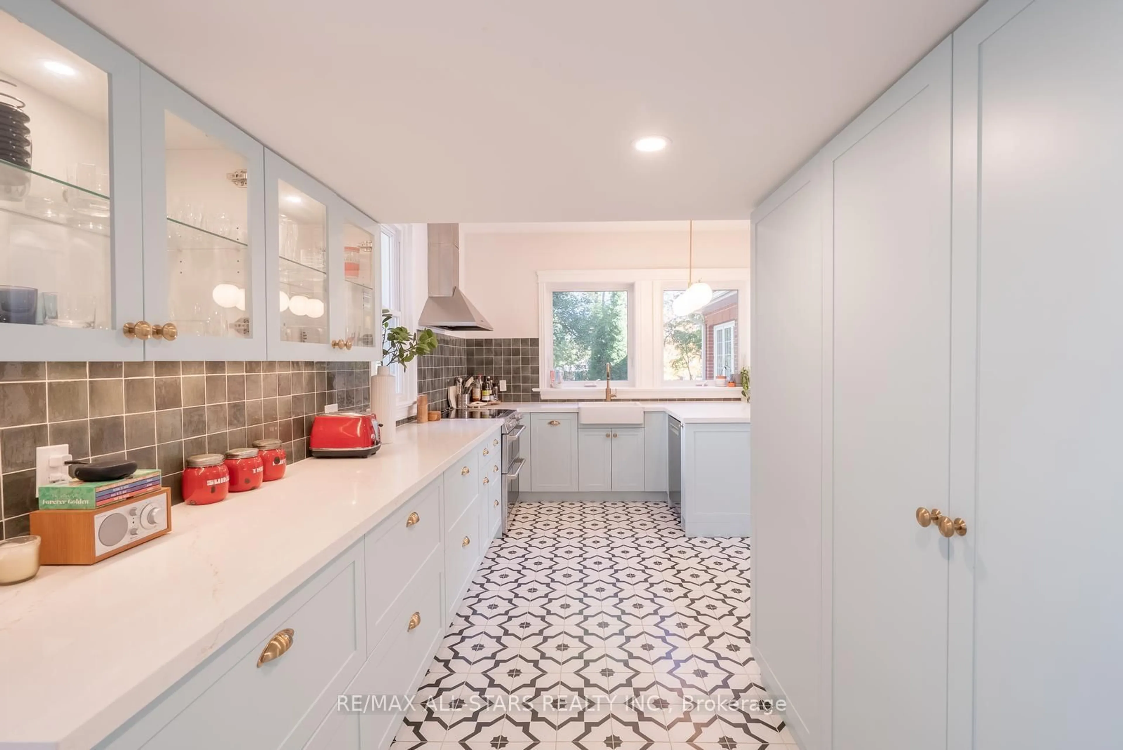 Contemporary kitchen, ceramic/tile floor for 87 Church St, Whitchurch-Stouffville Ontario L4A 1E3