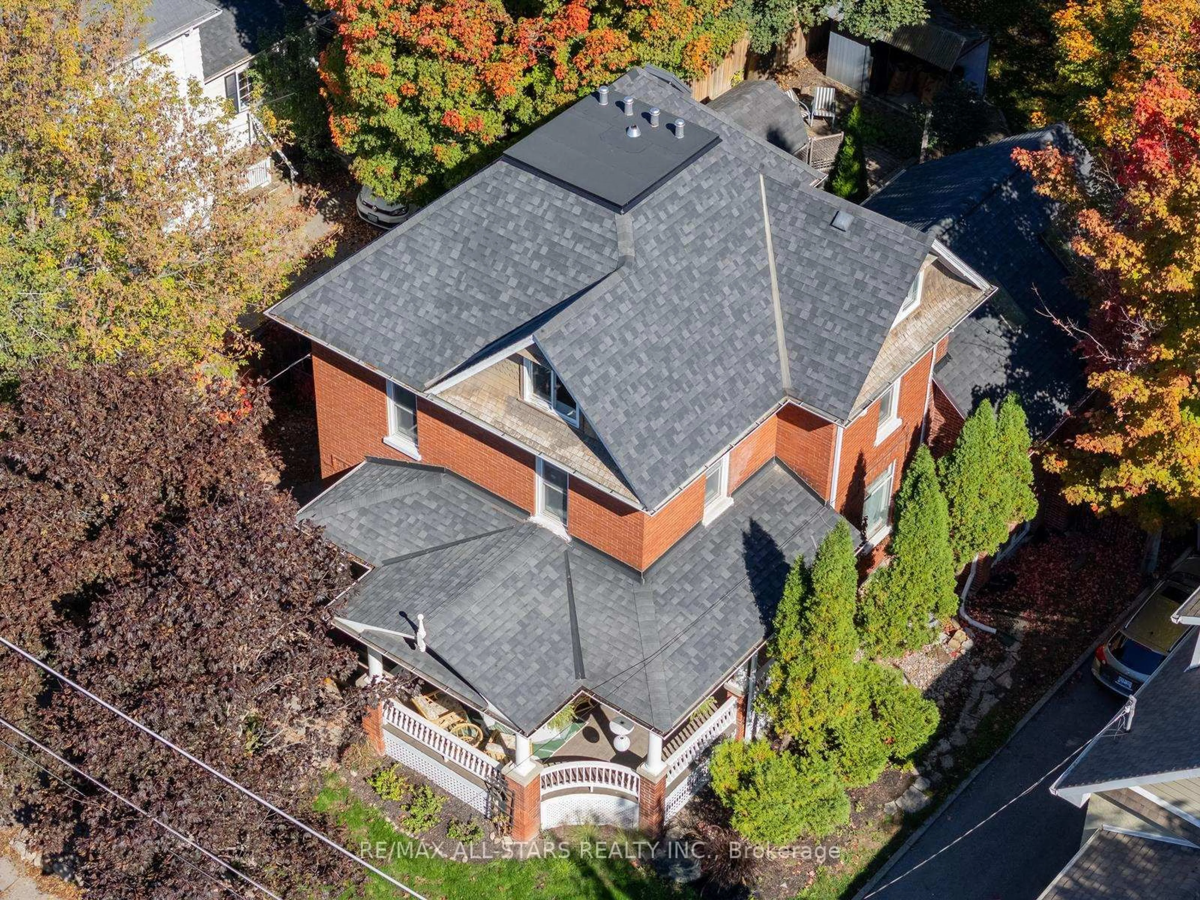A pic from outside/outdoor area/front of a property/back of a property/a pic from drone, street for 87 Church St, Whitchurch-Stouffville Ontario L4A 1E3