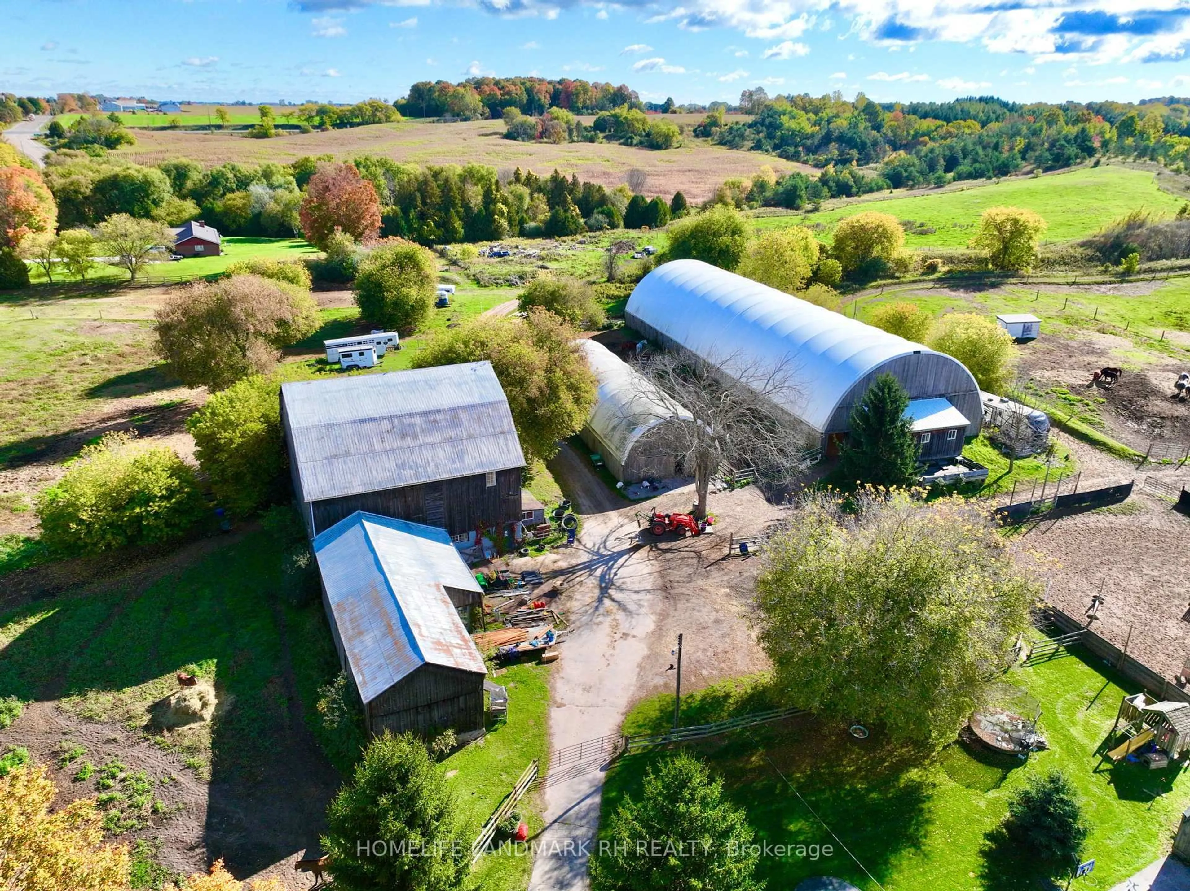 A pic from outside/outdoor area/front of a property/back of a property/a pic from drone, building for 5031 Herald Rd, East Gwillimbury Ontario L0G 1M0