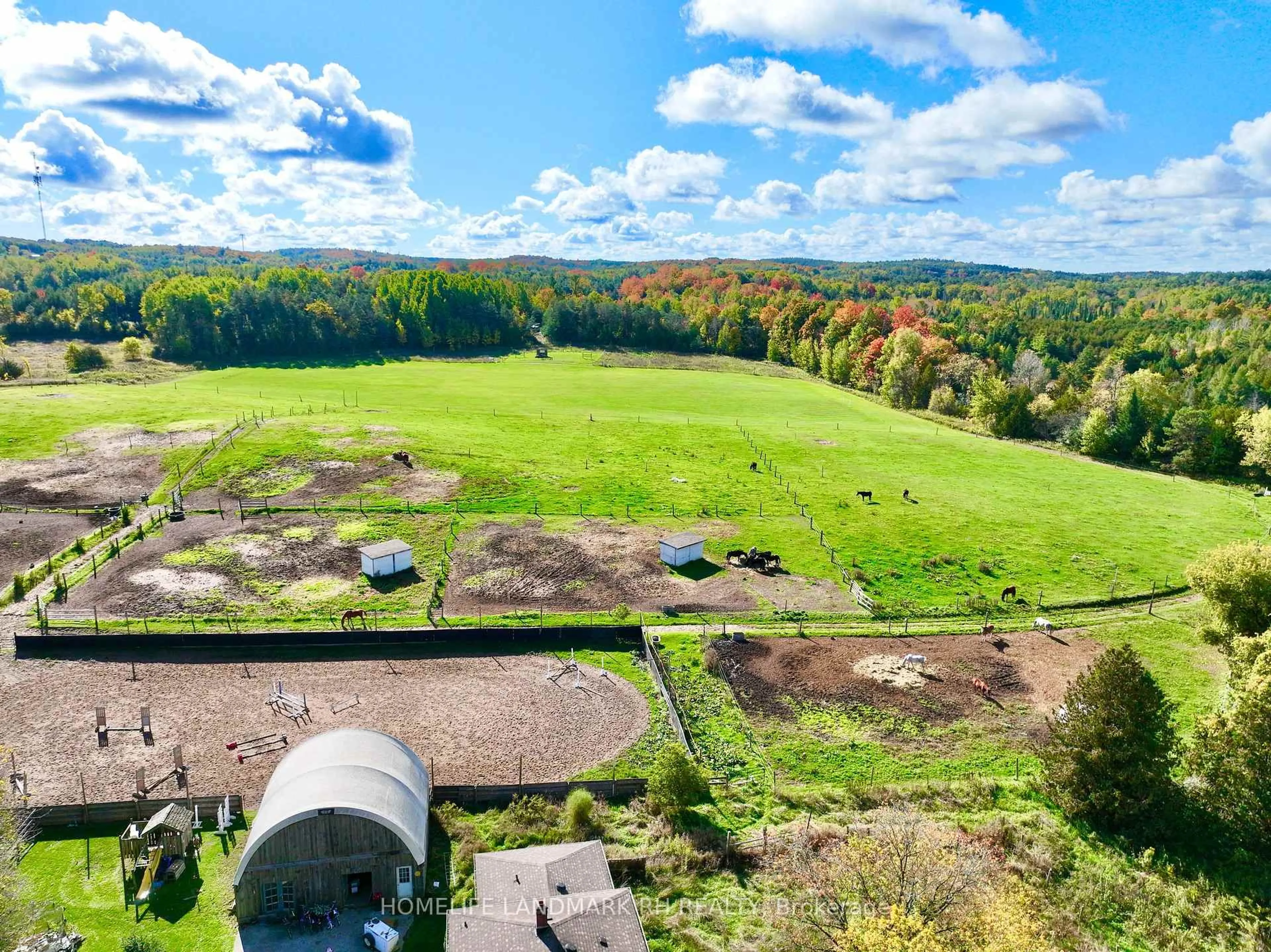 A pic from outside/outdoor area/front of a property/back of a property/a pic from drone, unknown for 5031 Herald Rd, East Gwillimbury Ontario L0G 1M0