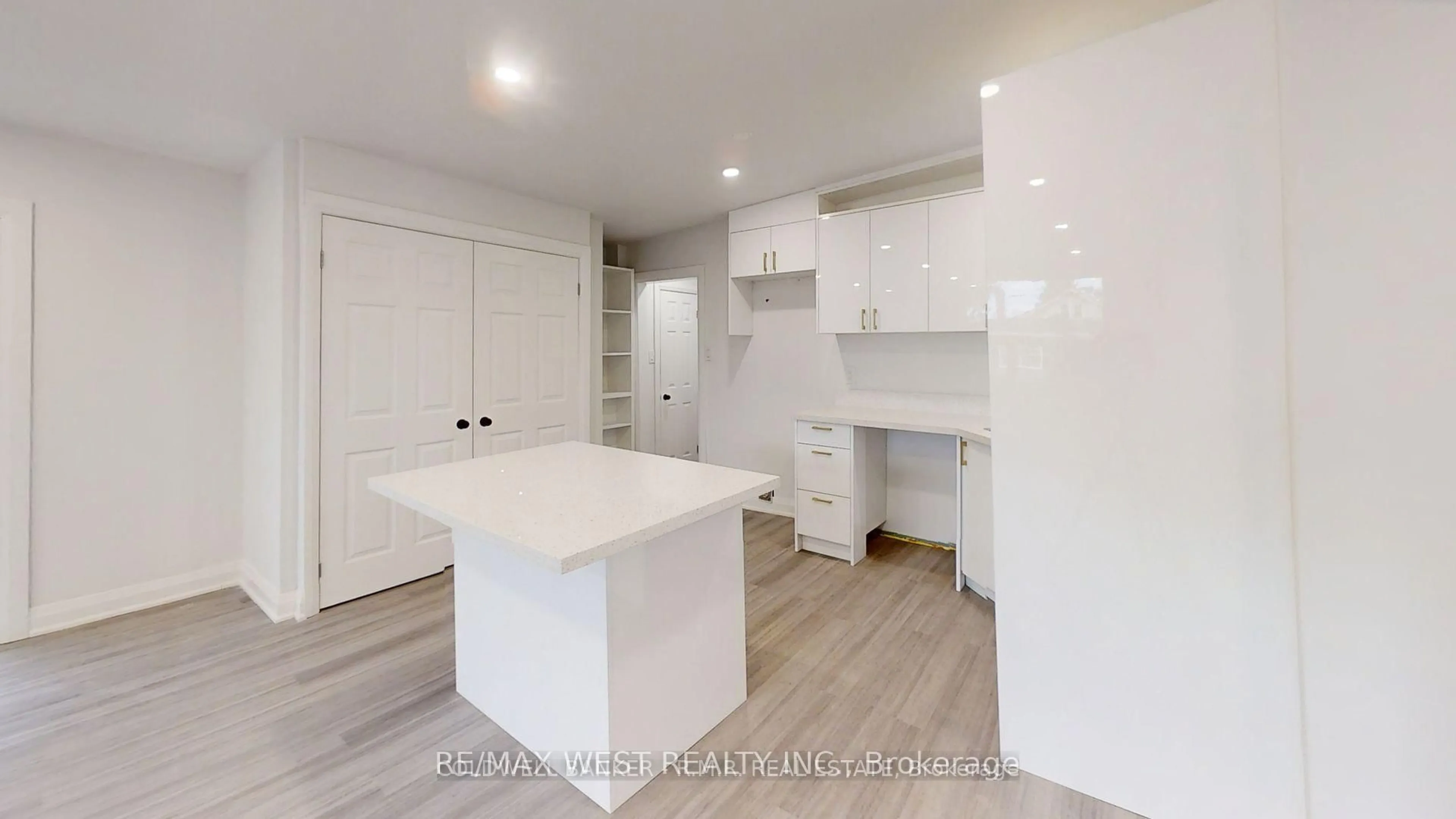 Open concept kitchen, unknown for 374 Raines St, Georgina Ontario L4P 3C8