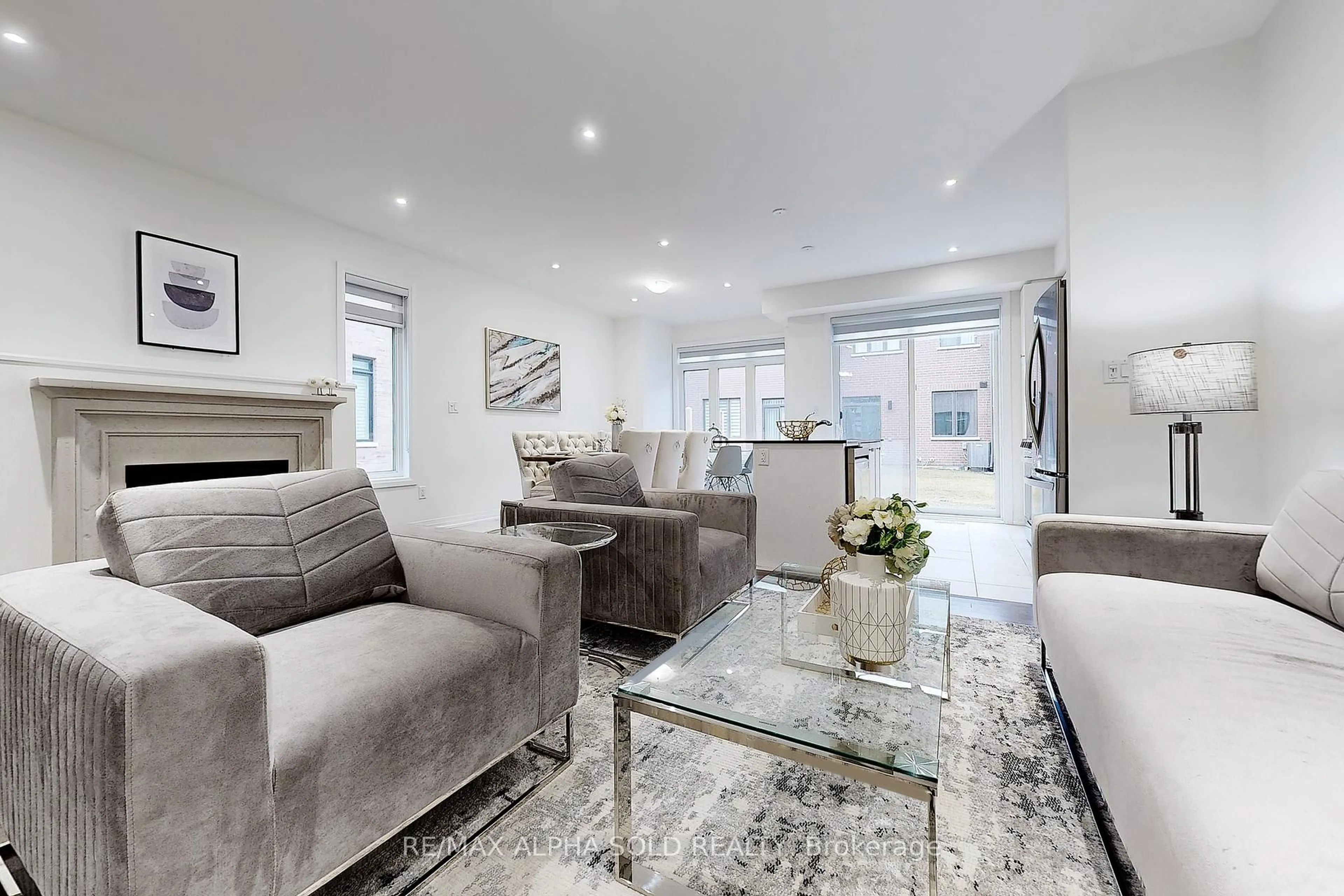 Living room with furniture, unknown for 63 McCague St, Richmond Hill Ontario L4S 0J4