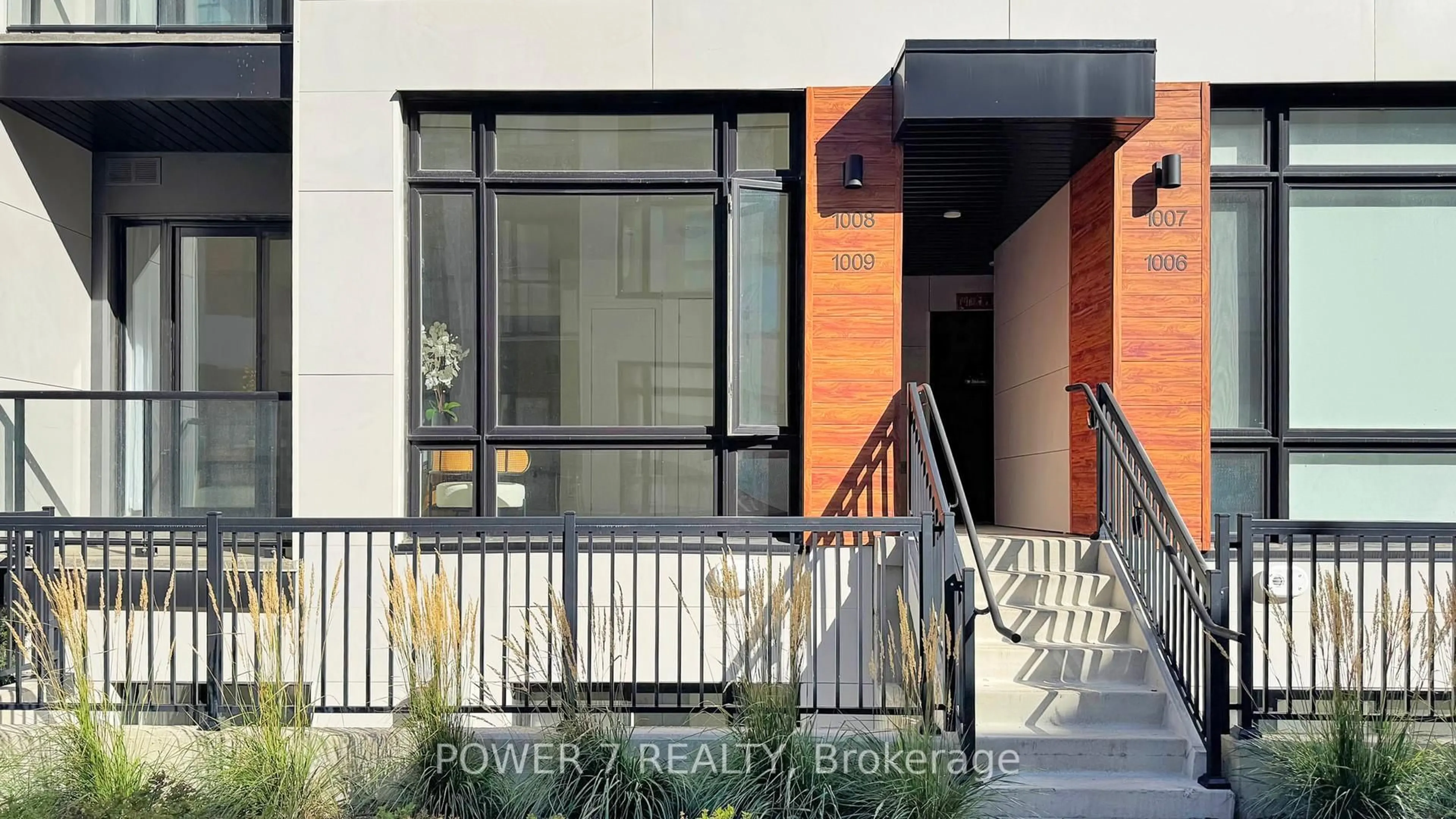 Indoor entryway for 14 David Eyer Rd #1009, Richmond Hill Ontario L4S 0N4