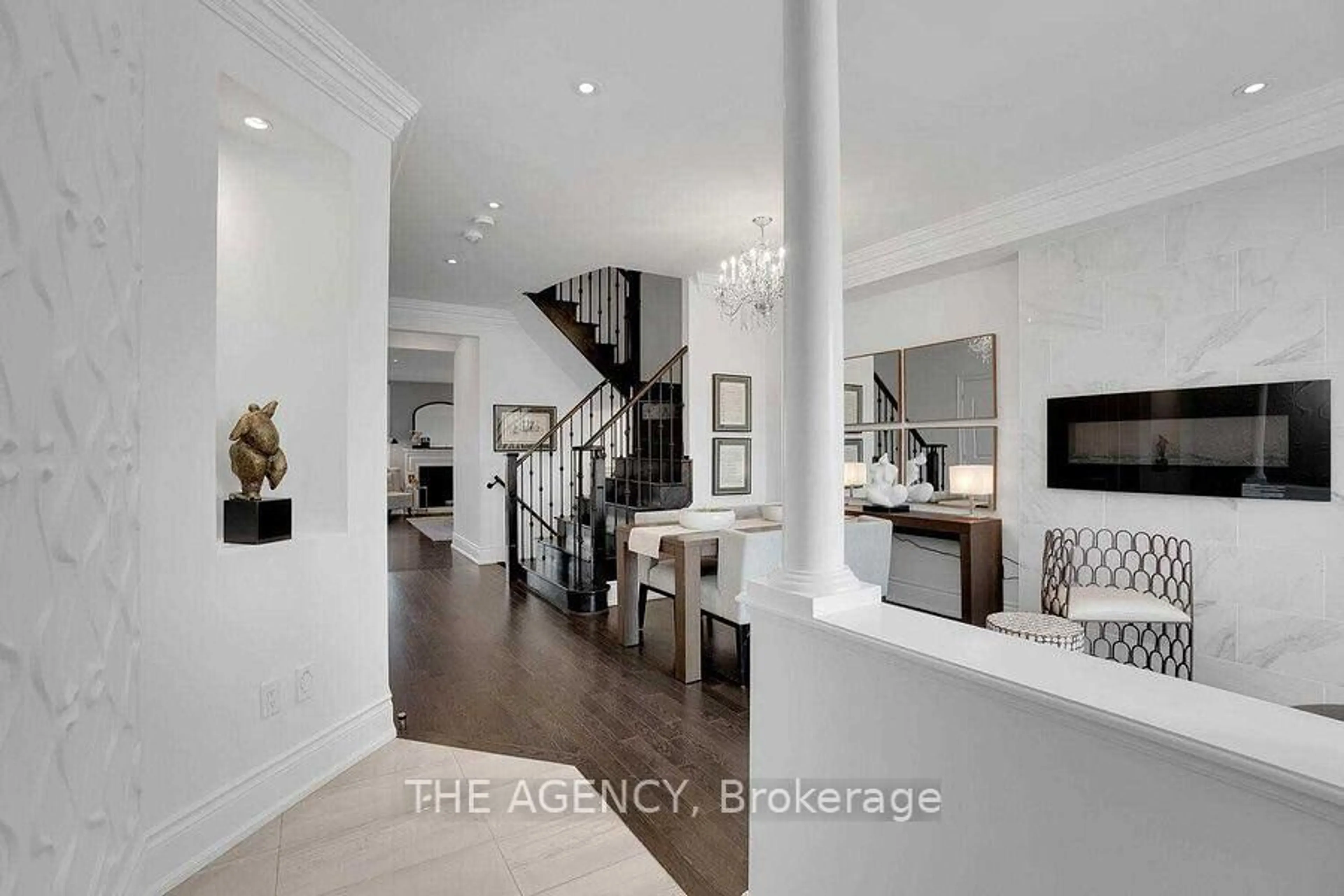 Indoor entryway for 21 Kettle Valley Tr, King Ontario L0G 1N0
