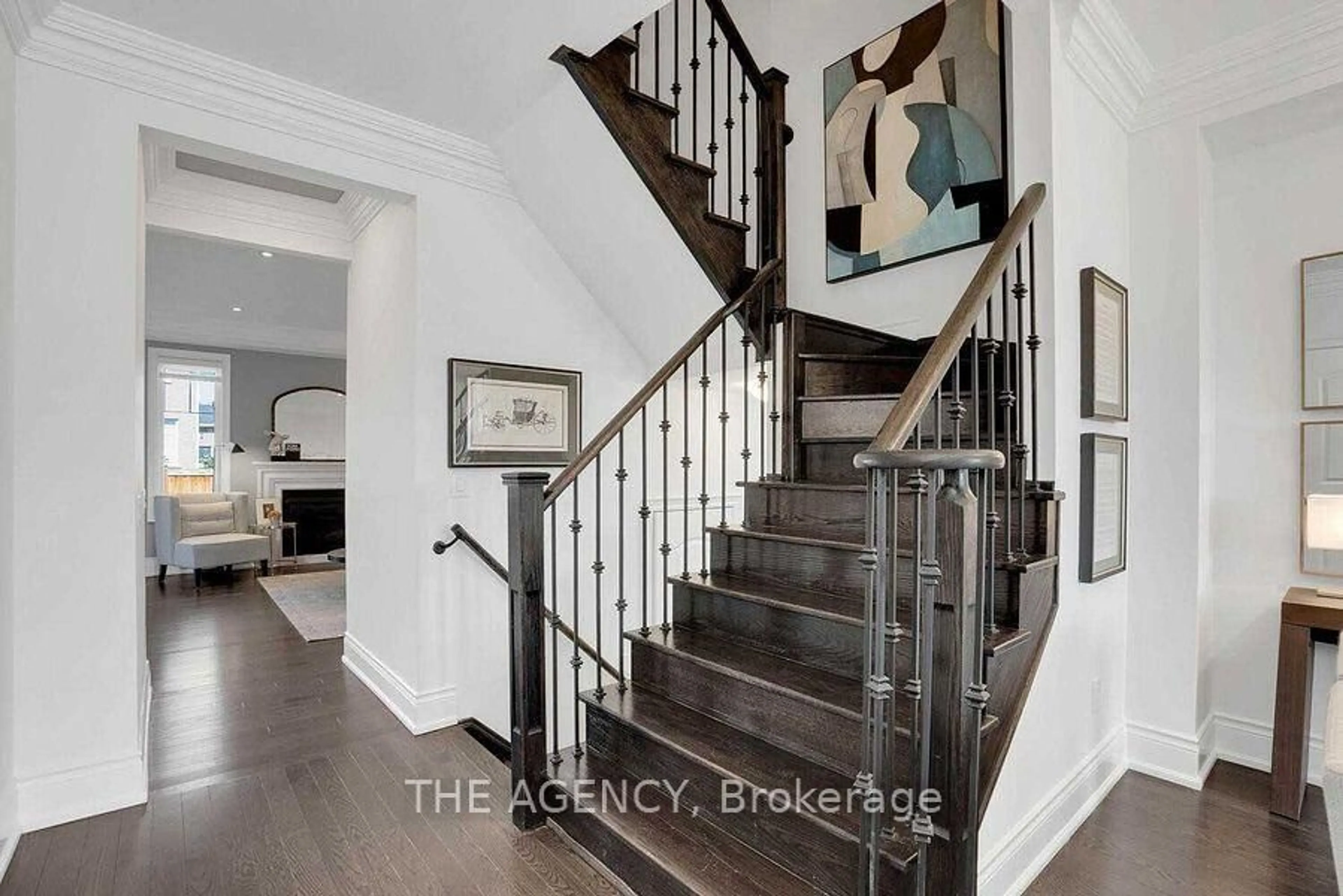 Indoor entryway for 21 Kettle Valley Tr, King Ontario L0G 1N0