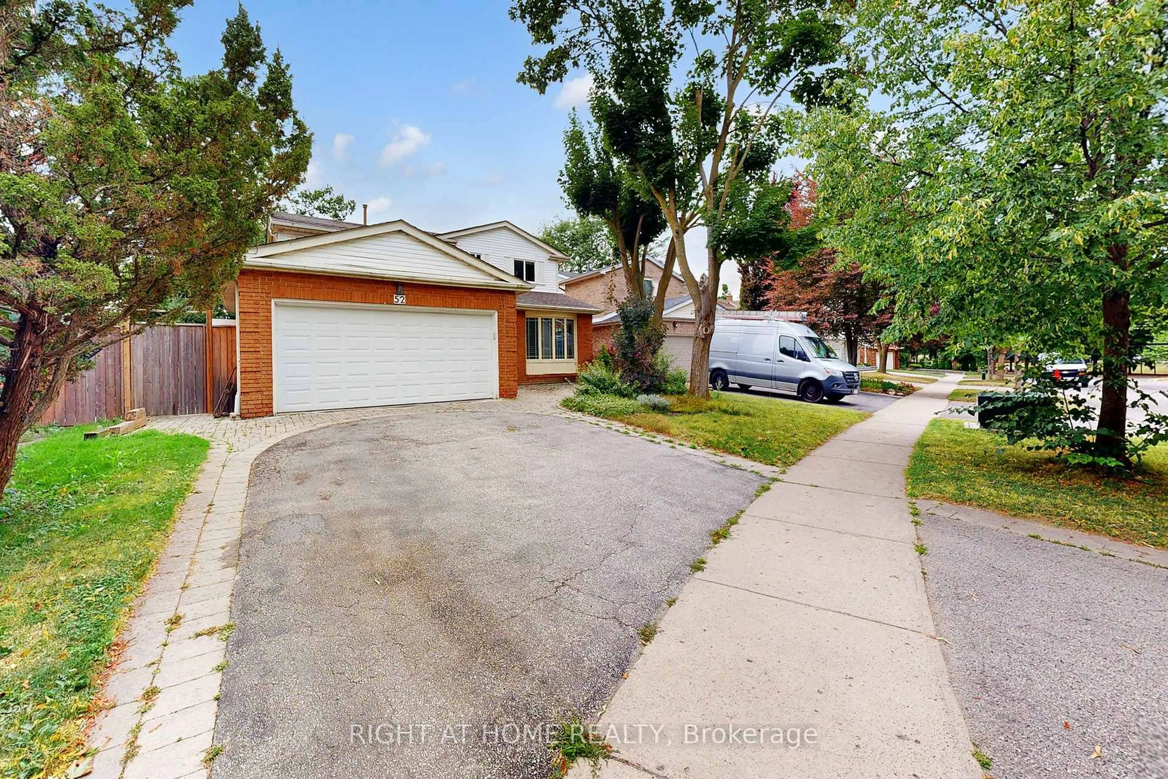 A pic from outside/outdoor area/front of a property/back of a property/a pic from drone, street for 52 Breckonwood Cres, Markham Ontario L3T 5E8