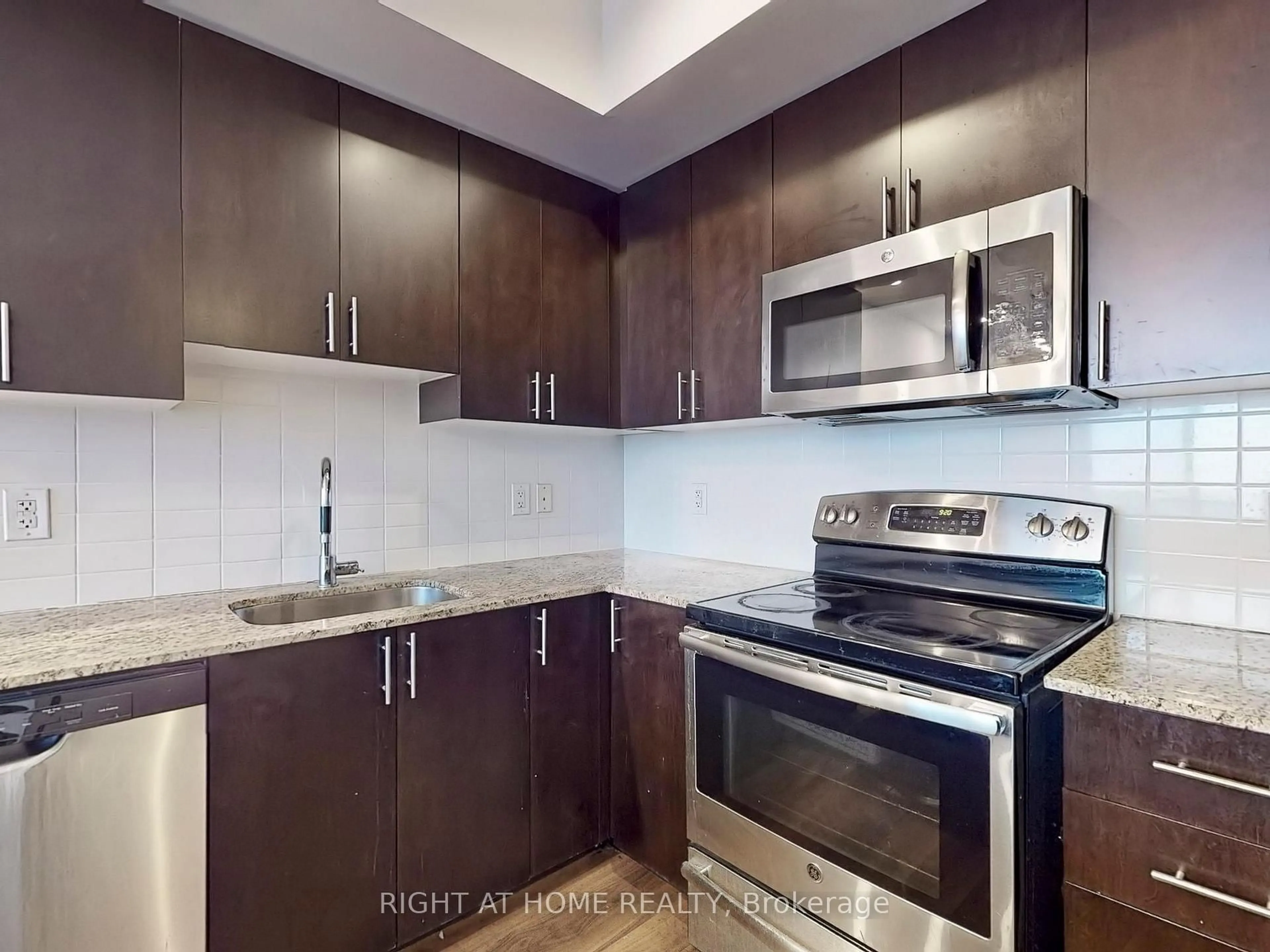 Standard kitchen, unknown for 52 Breckonwood Cres, Markham Ontario L3T 5E8