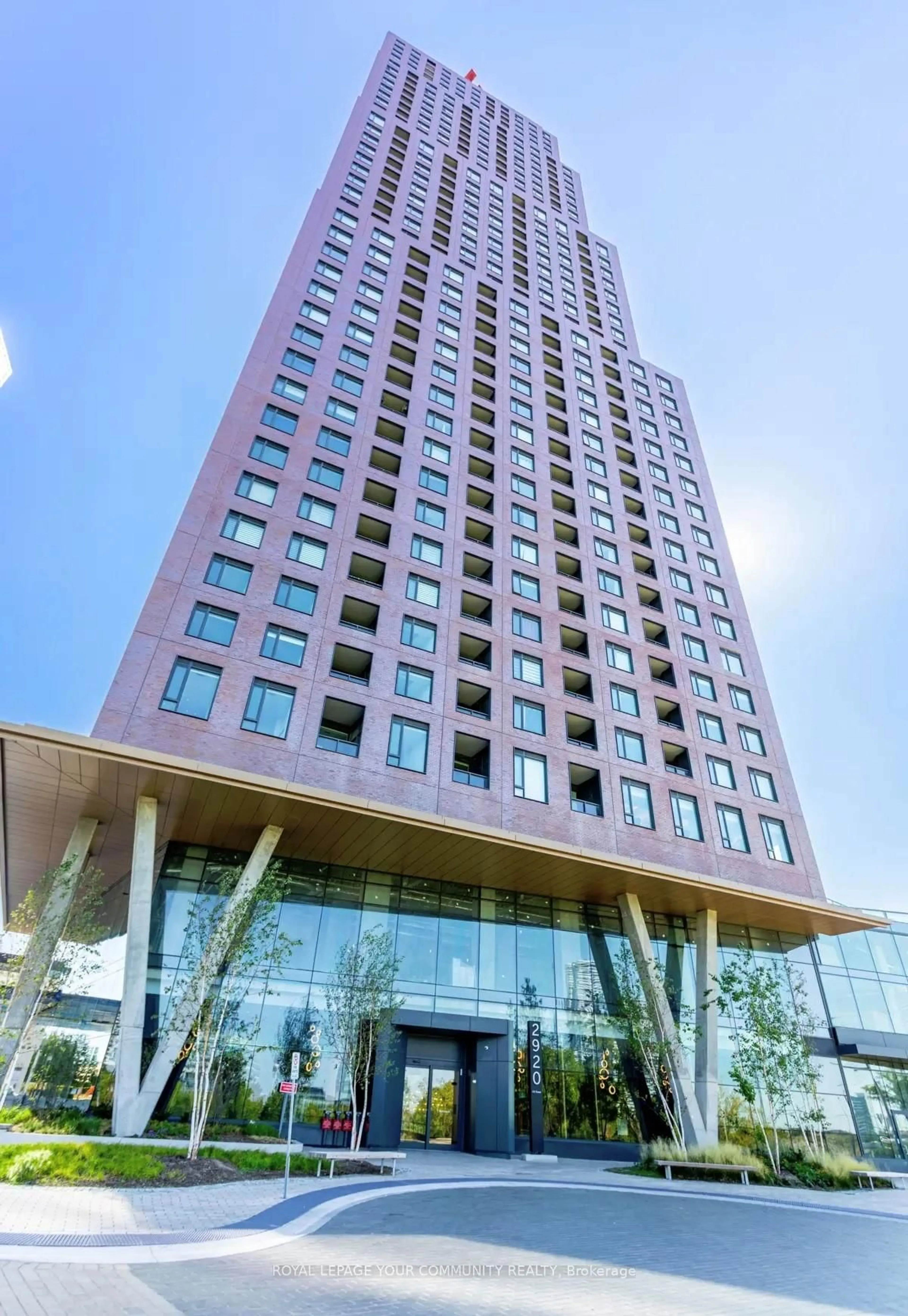 Indoor foyer for 2920 Highway 7 #4109, Vaughan Ontario L4K 0P4