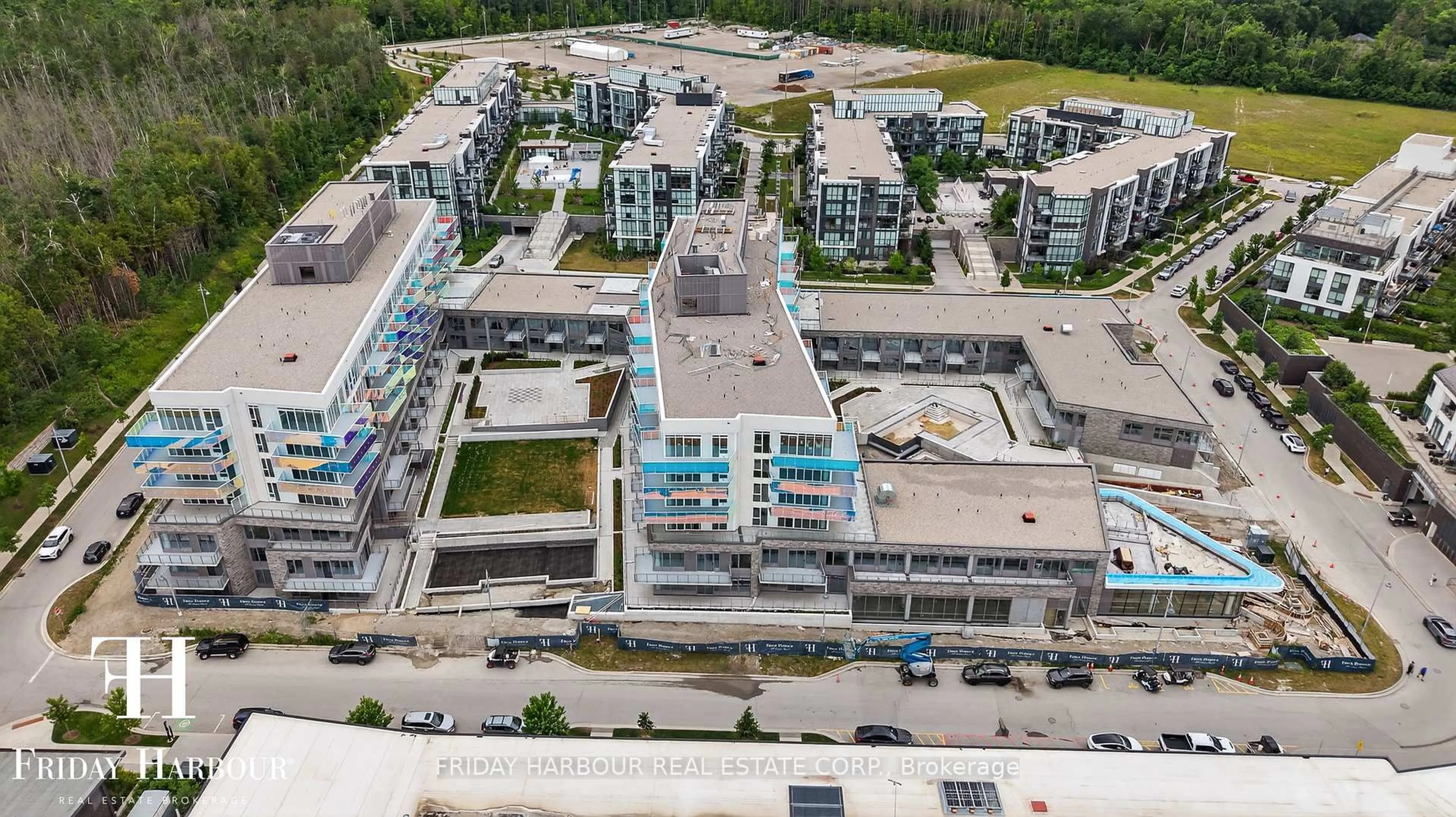 A pic from outside/outdoor area/front of a property/back of a property/a pic from drone, building for 333 Sunseeker Ave #416, Innisfil Ontario L9S 0R6