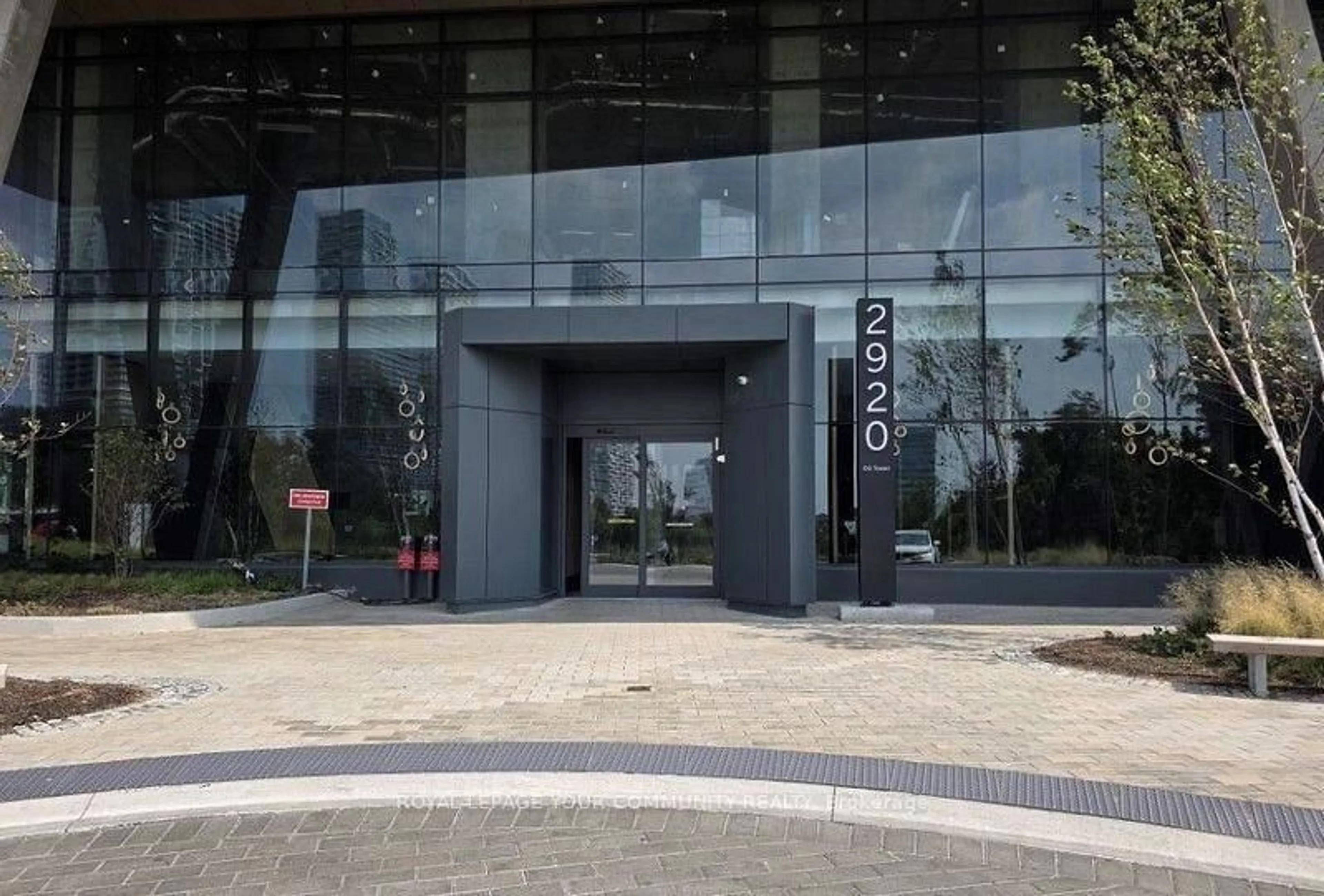 Indoor foyer for 2920 Highway 7 #3507, Vaughan Ontario L4K 0P4