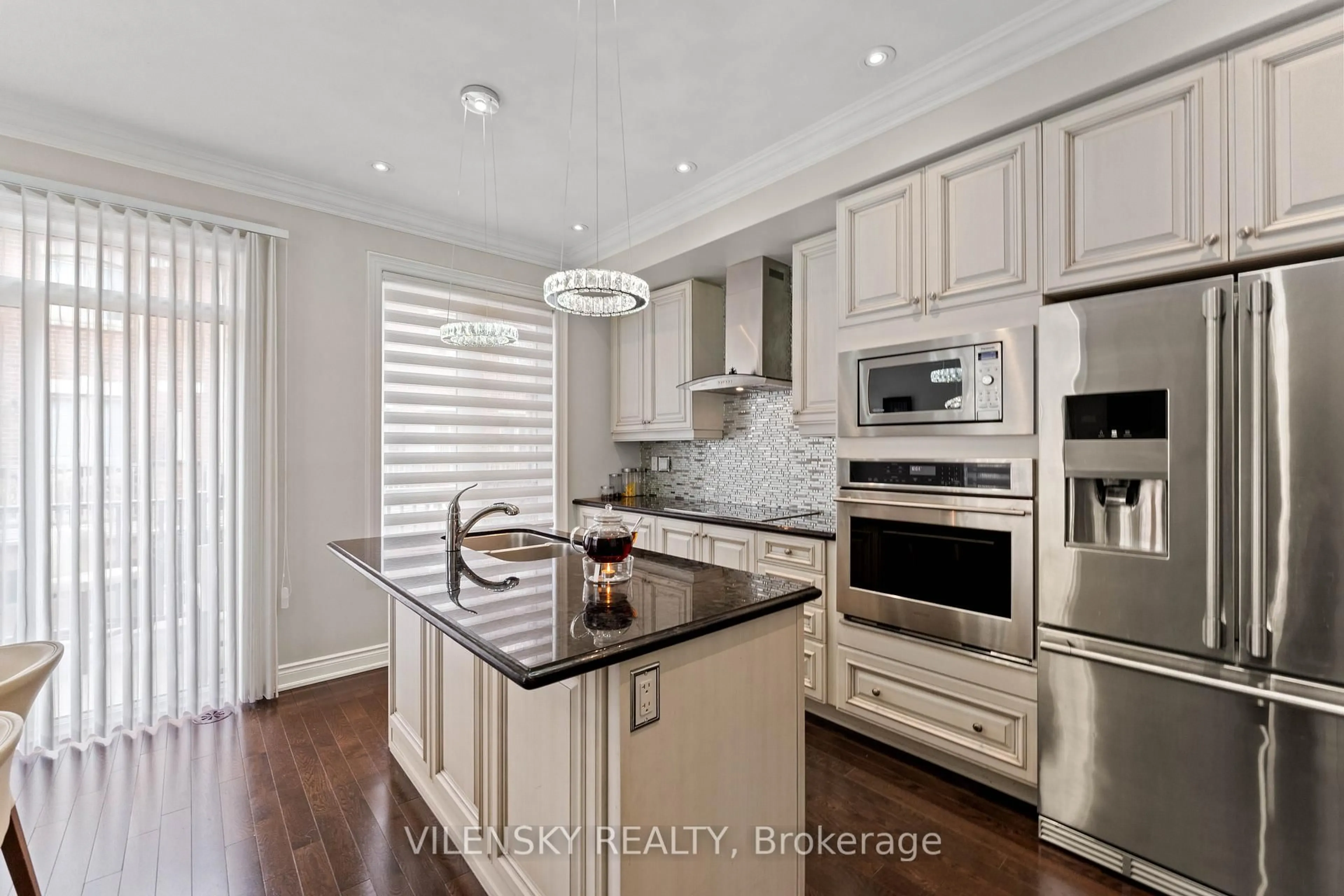 Open concept kitchen, ceramic/tile floor for 1331 Major Mackenzie Dr #25, Vaughan Ontario L6A 3Z1