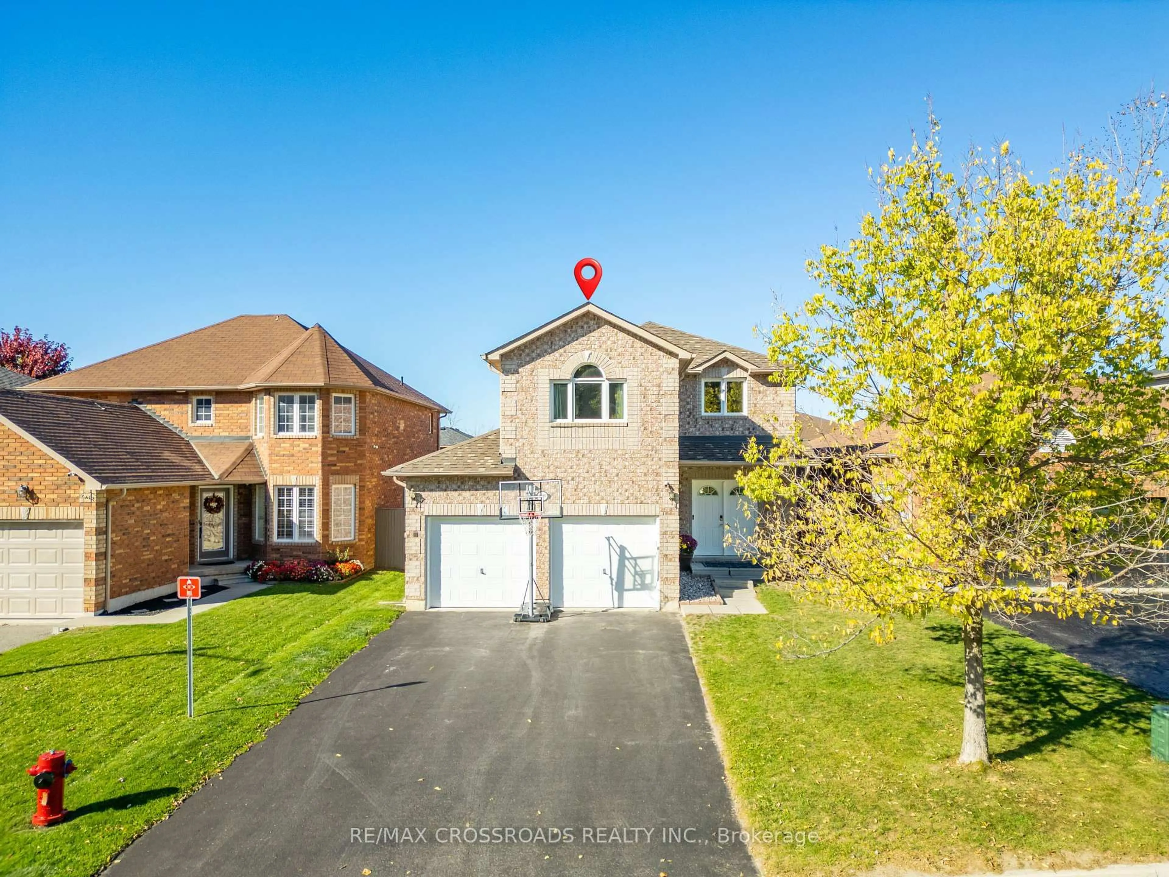 A pic from outside/outdoor area/front of a property/back of a property/a pic from drone, street for 1220 Laurand St, Innisfil Ontario L9S 0E6