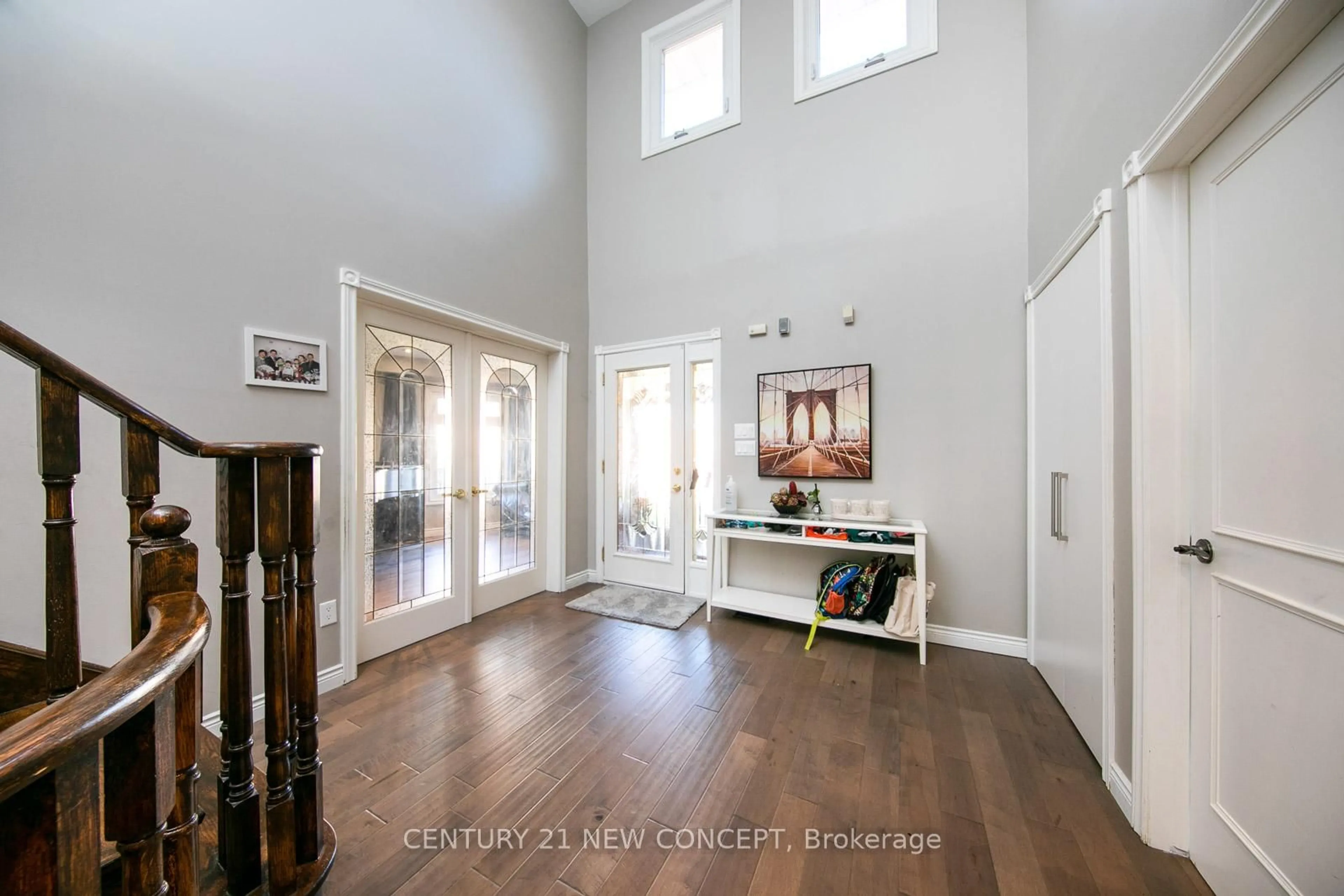 Indoor entryway for 40 Marchwood Cres, Richmond Hill Ontario L4C 8M5