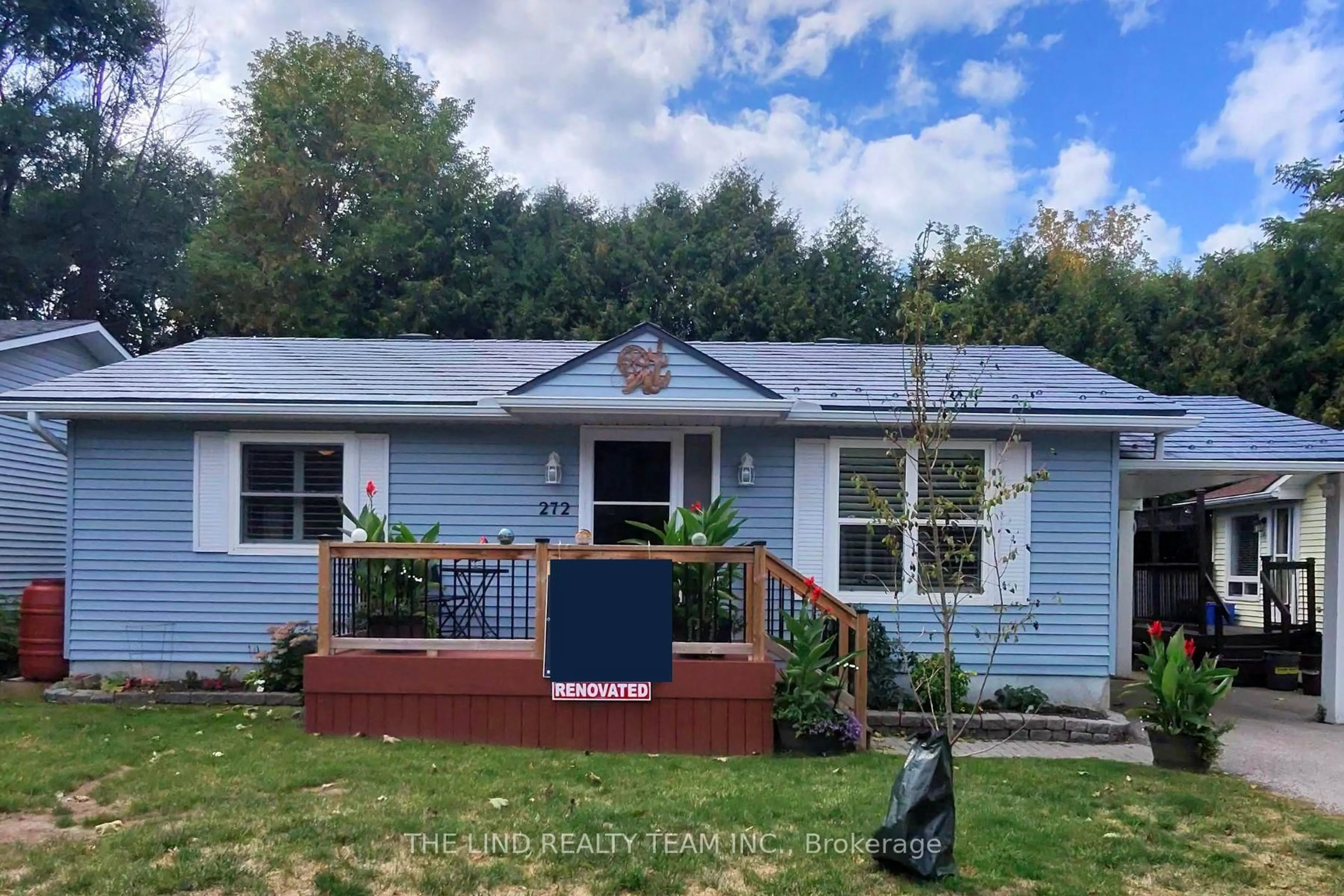 Home with vinyl exterior material, street for 272 Jeff Smith Crt, Newmarket Ontario L3Y 8C5