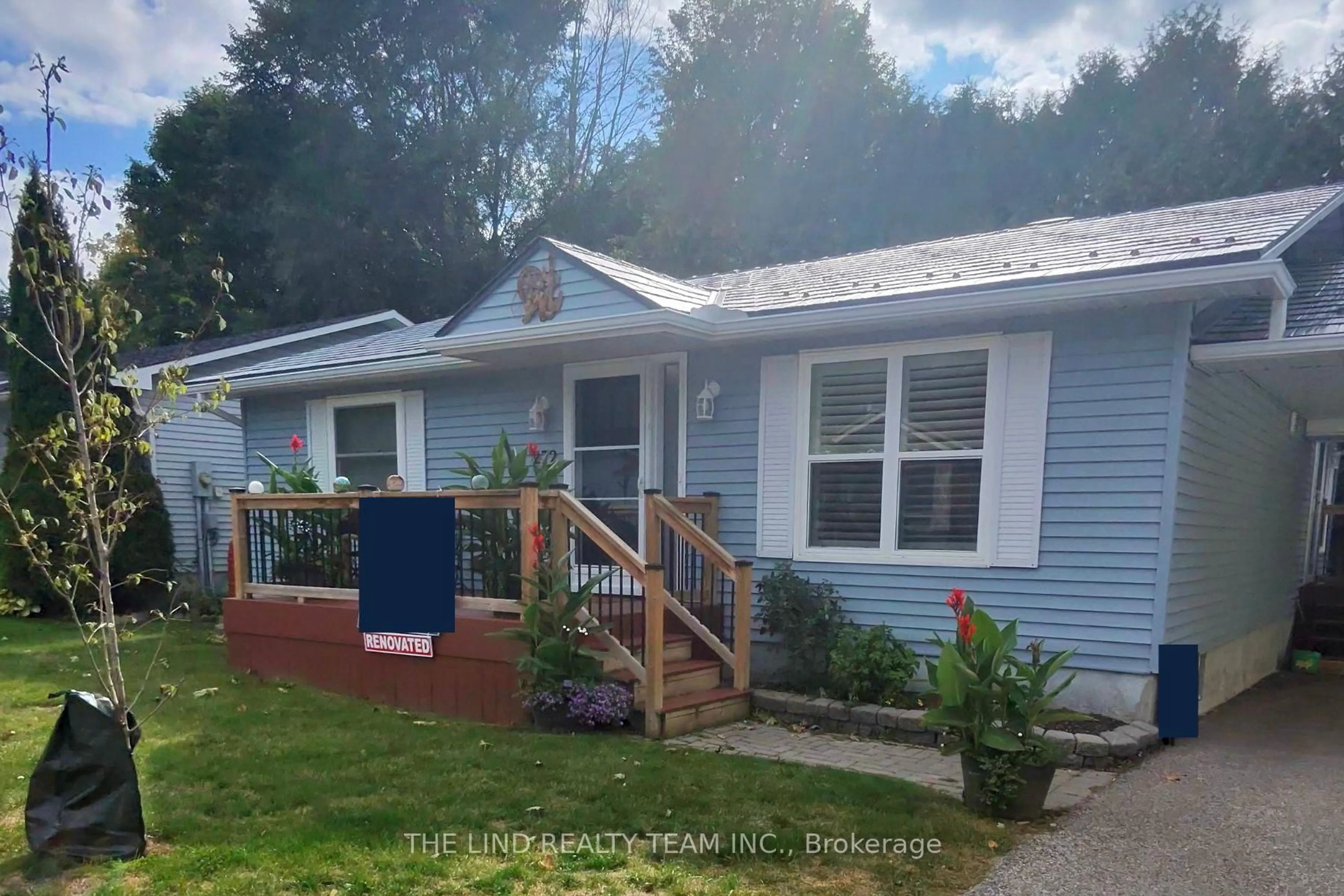 Home with vinyl exterior material, street for 272 Jeff Smith Crt, Newmarket Ontario L3Y 8C5