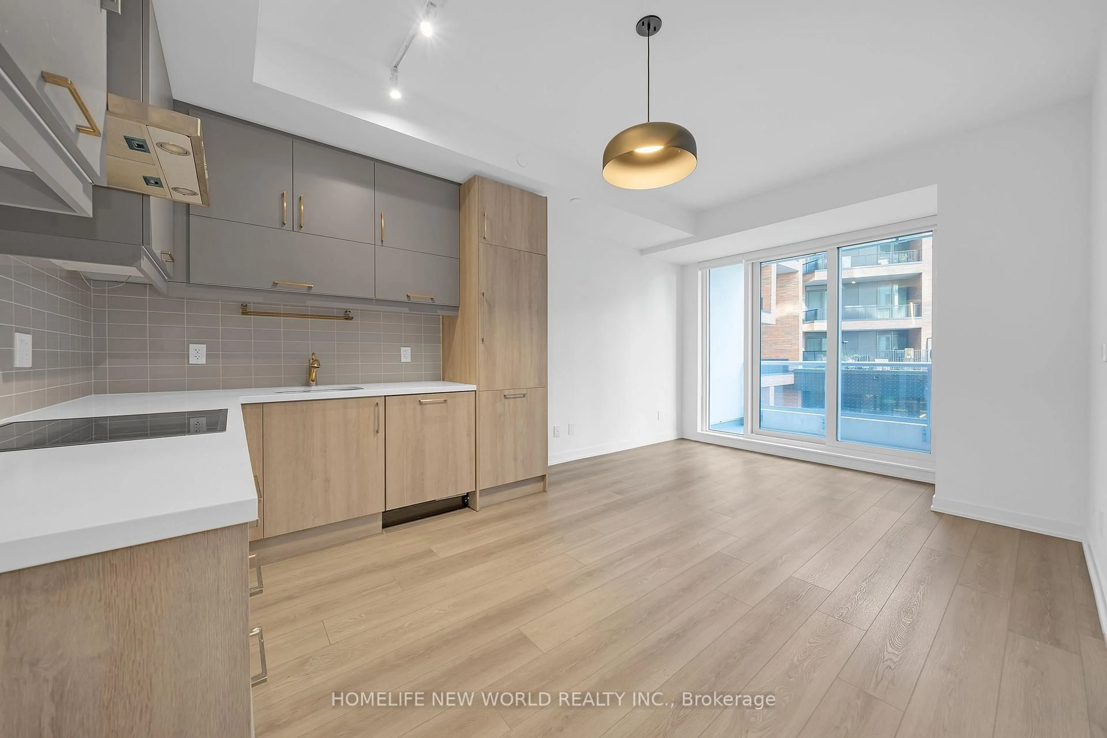 Open concept kitchen, wood/laminate floor for 292 Verdale Crossing #719, Markham Ontario L6G 0H6