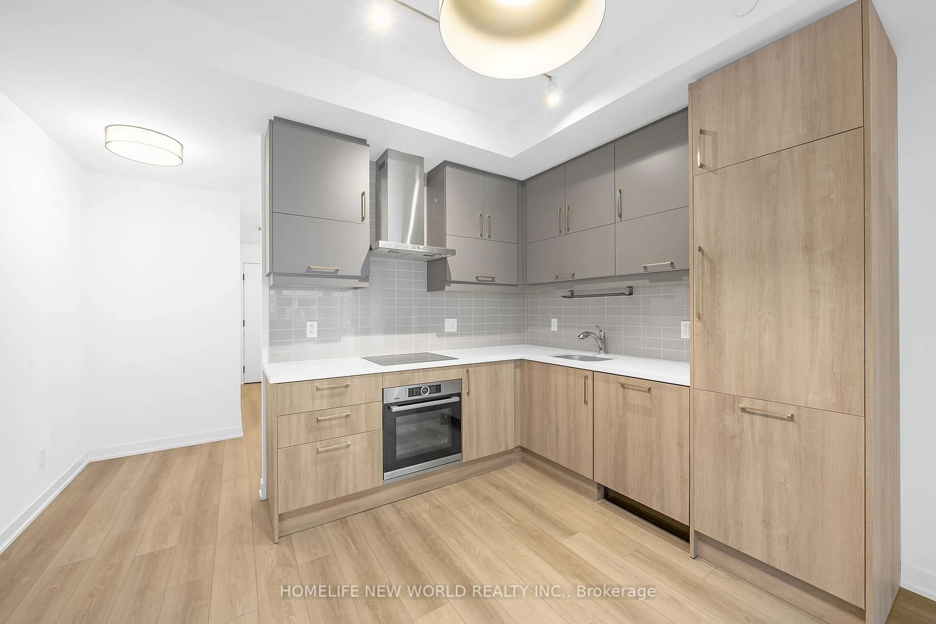 Standard kitchen, wood/laminate floor for 292 Verdale Crossing #719, Markham Ontario L6G 0H6