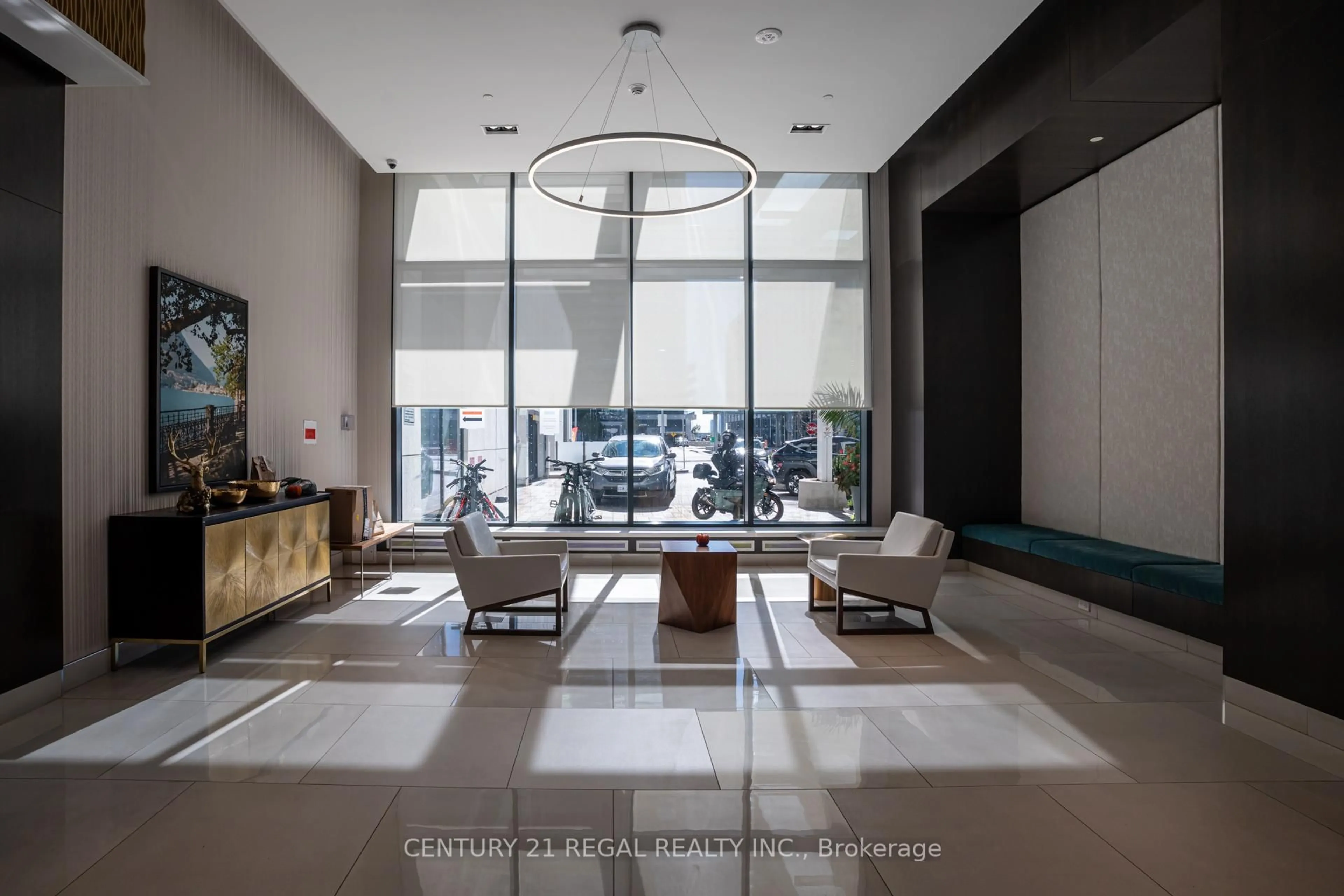 Indoor foyer for 9000 Jane St #2125, Vaughan Ontario L4K 0M6