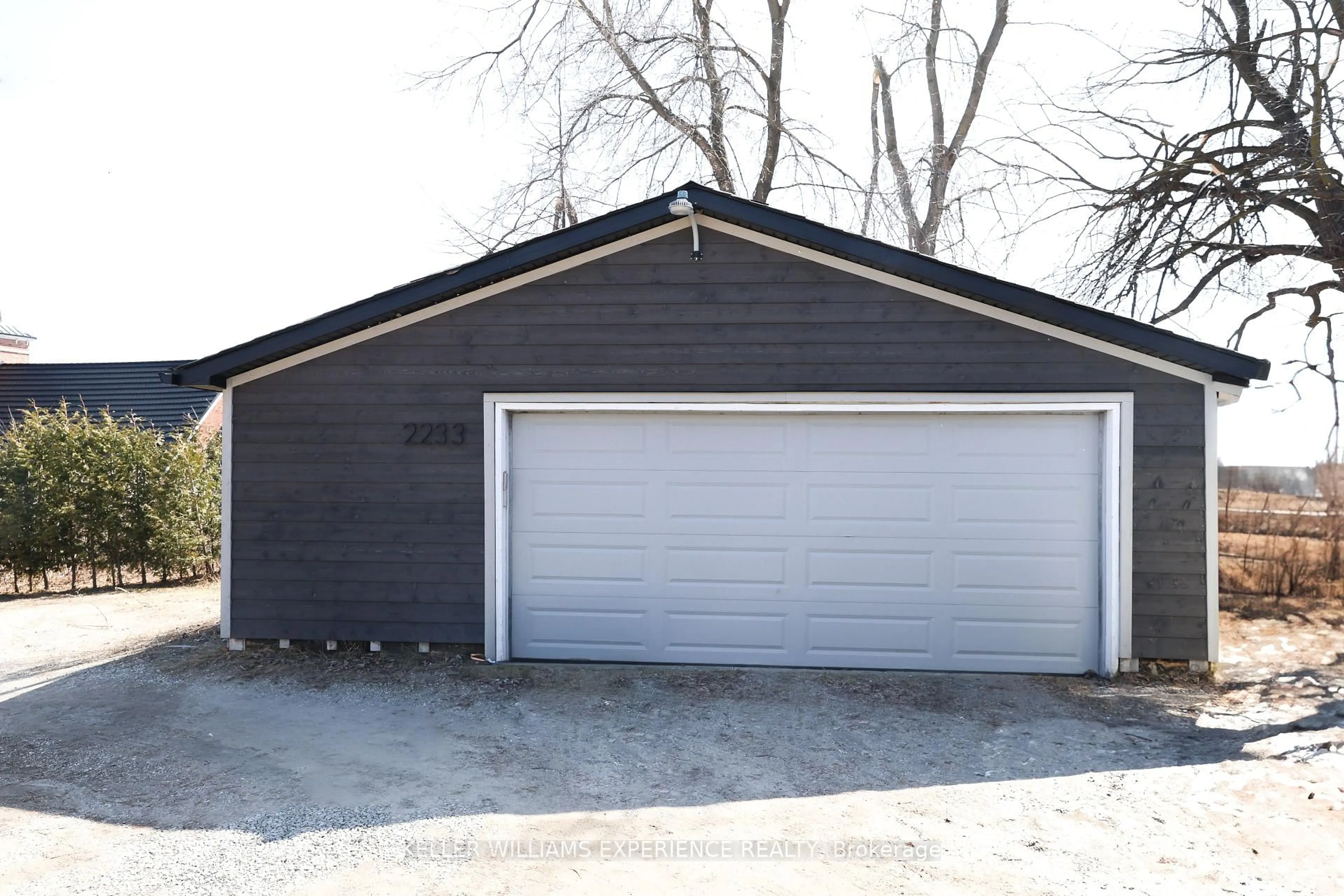 Indoor garage for 2233 4th Line, Innisfil Ontario L0L 1K0