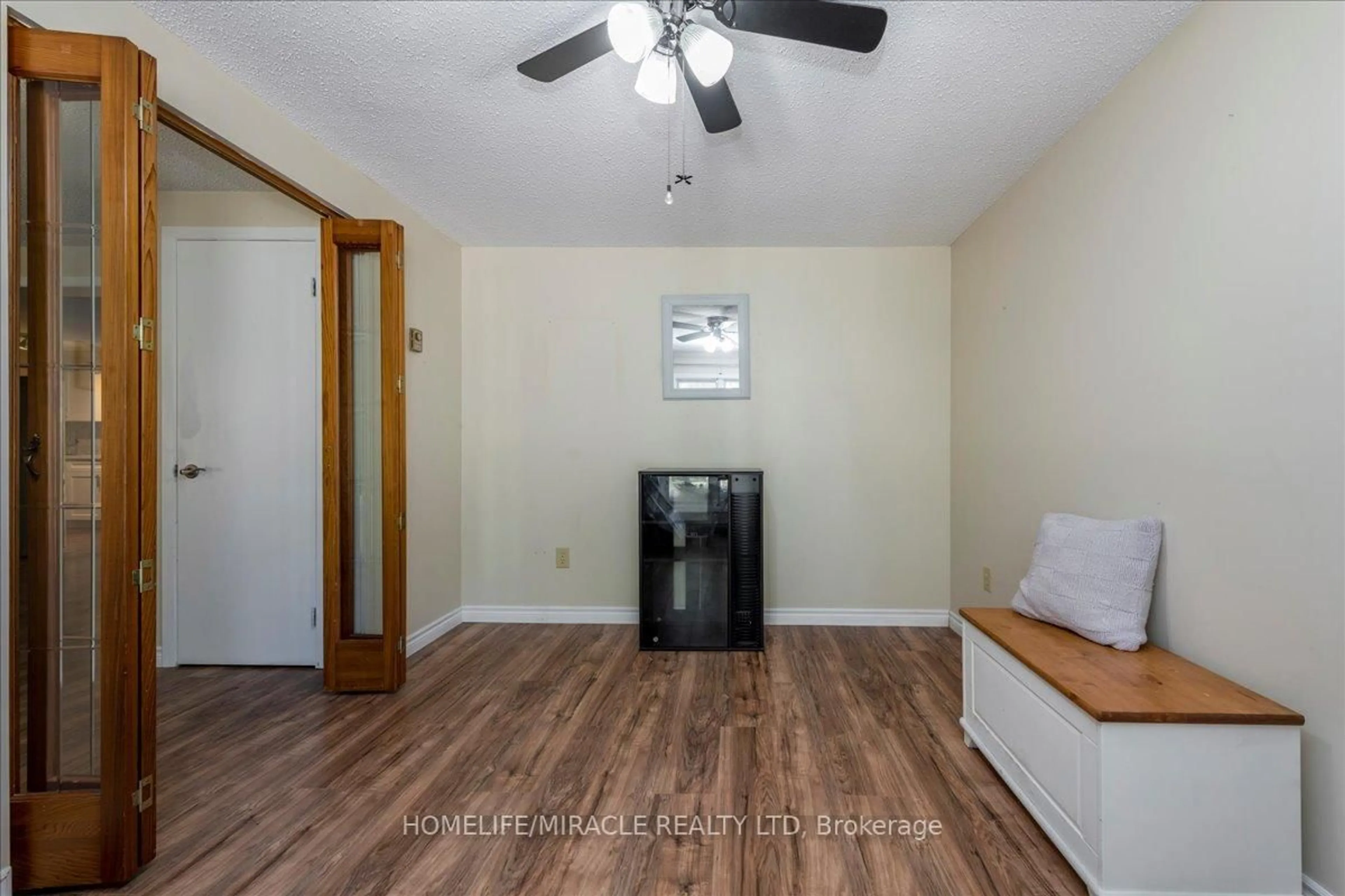 A pic of a room for 1 Tecumseth Pines Dr, New Tecumseth Ontario L0G 1W0