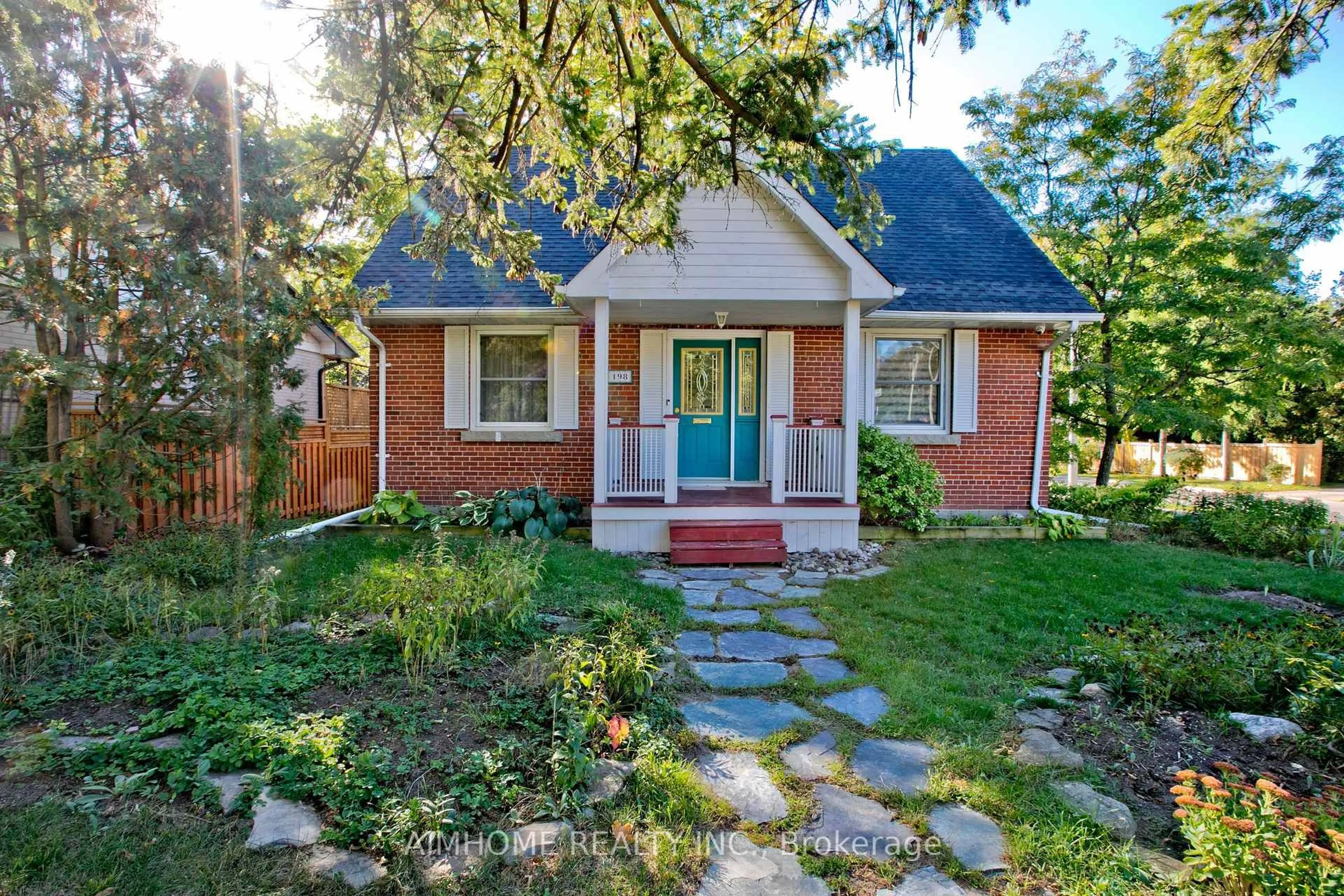 Home with brick exterior material, street for 198 Mill St, Richmond Hill Ontario L4C 4B2